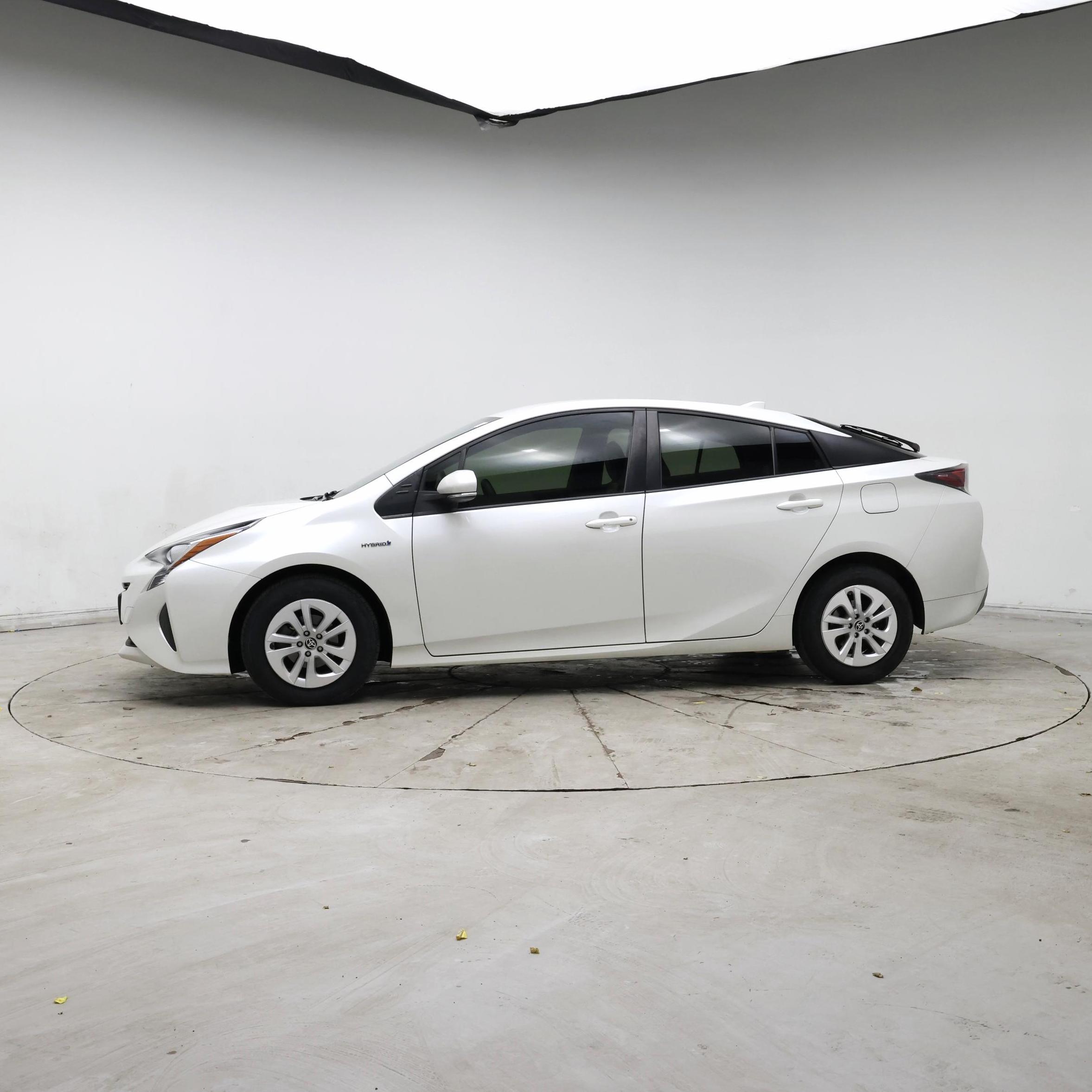 Thumbnail: 2016 Toyota Prius - 3