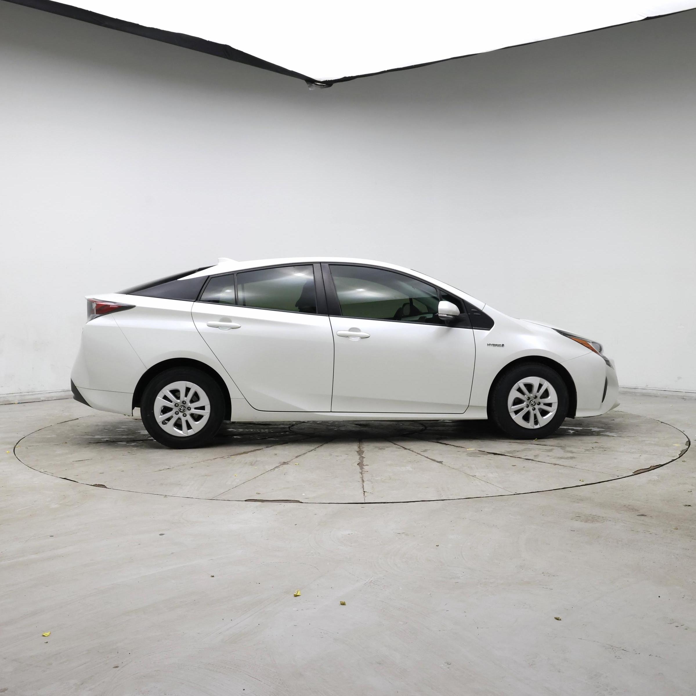 Thumbnail: 2016 Toyota Prius - 7