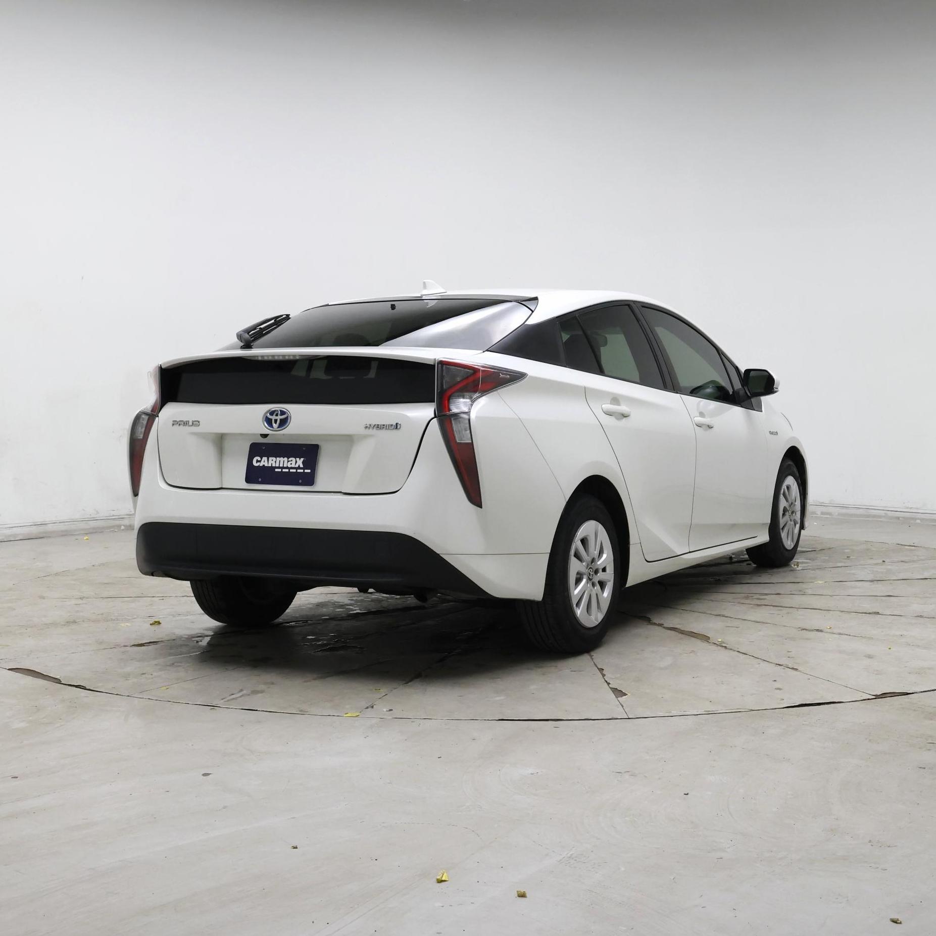 Thumbnail: 2016 Toyota Prius - 8