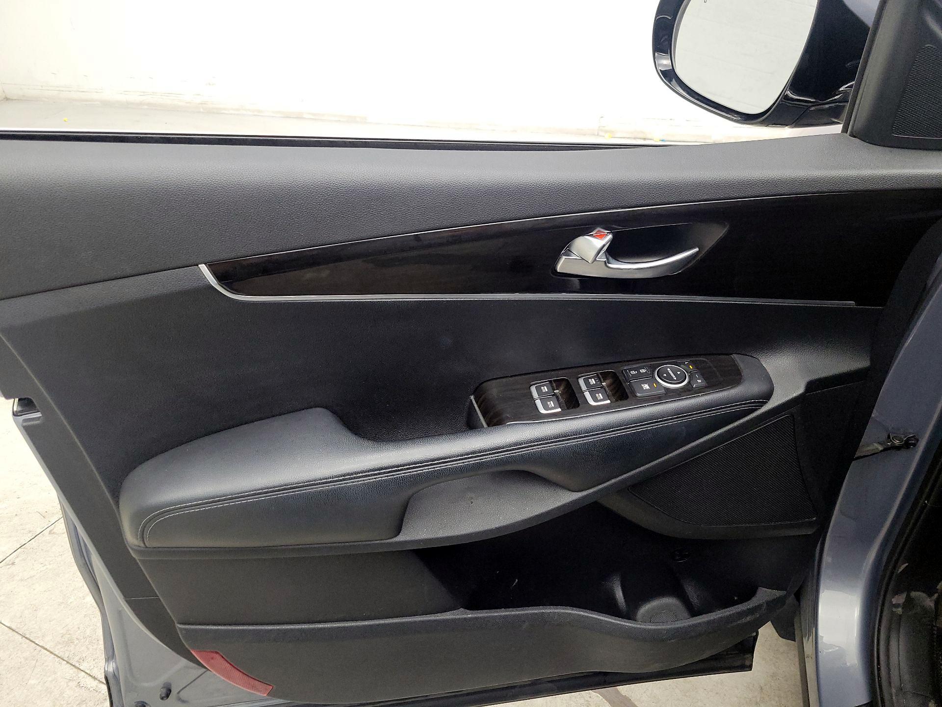 Thumbnail: 2020 Kia Sorento - 12