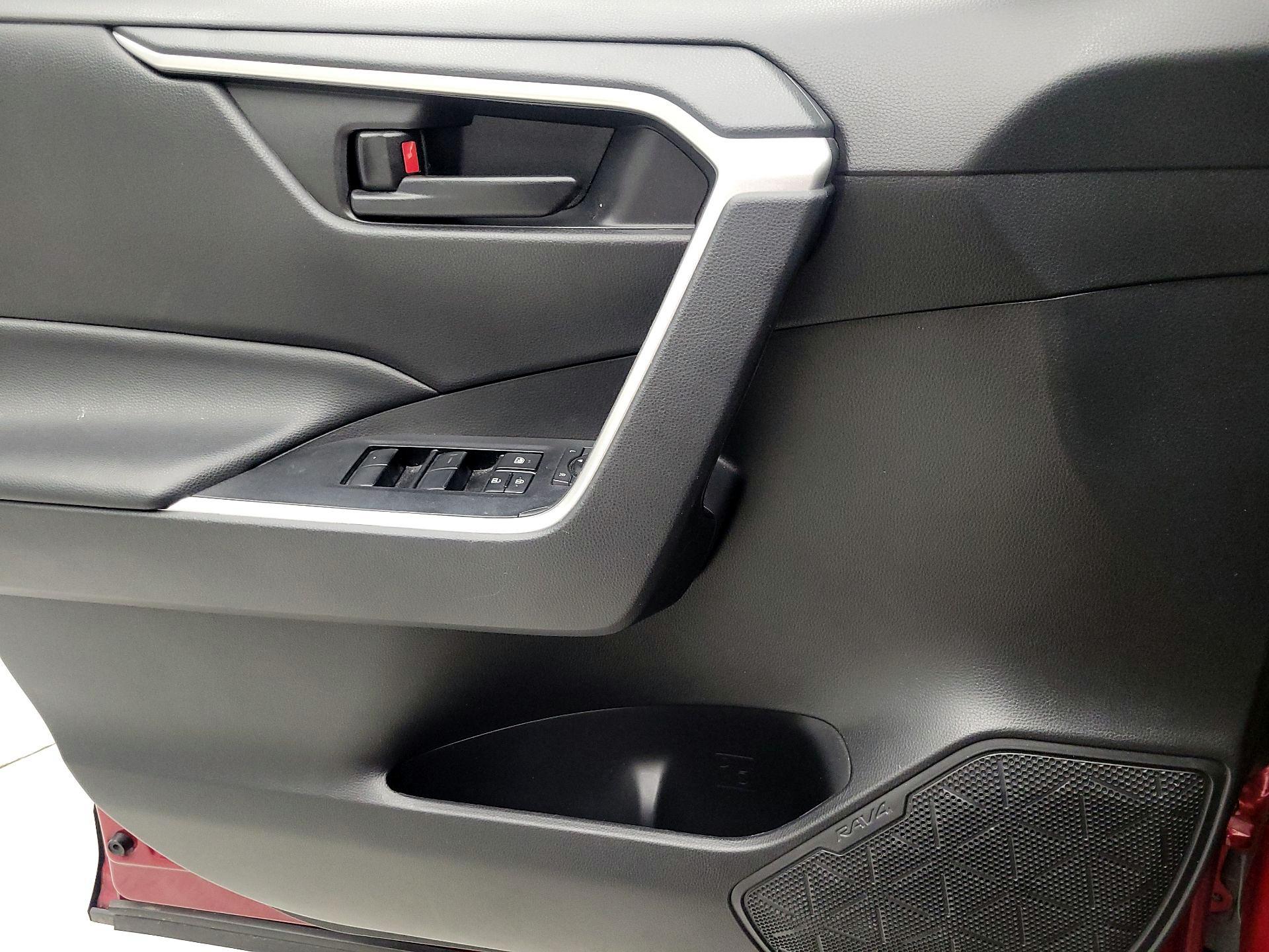 Thumbnail: 2022 Toyota RAV4 - 12