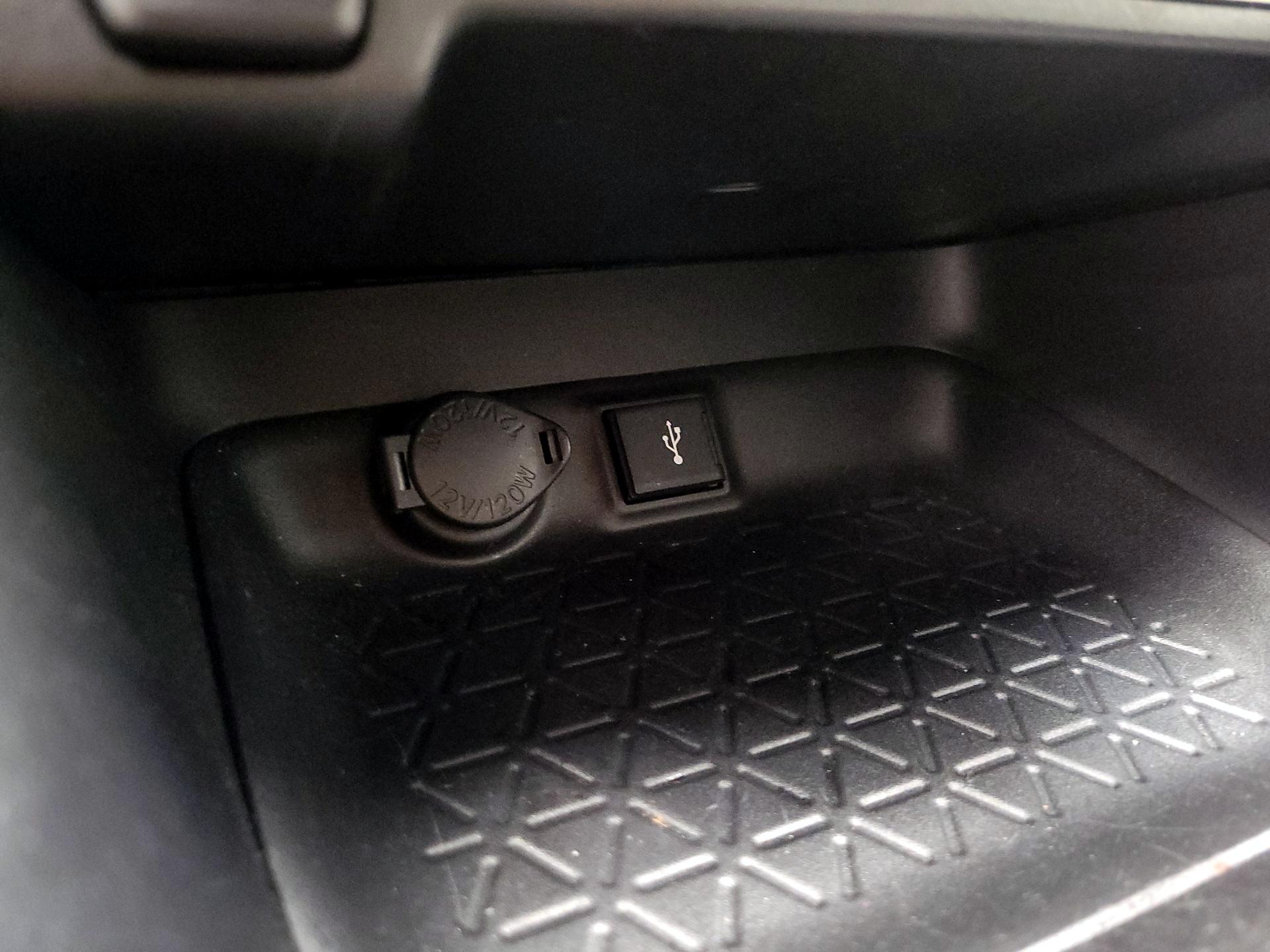 Thumbnail: 2022 Toyota RAV4 - 19