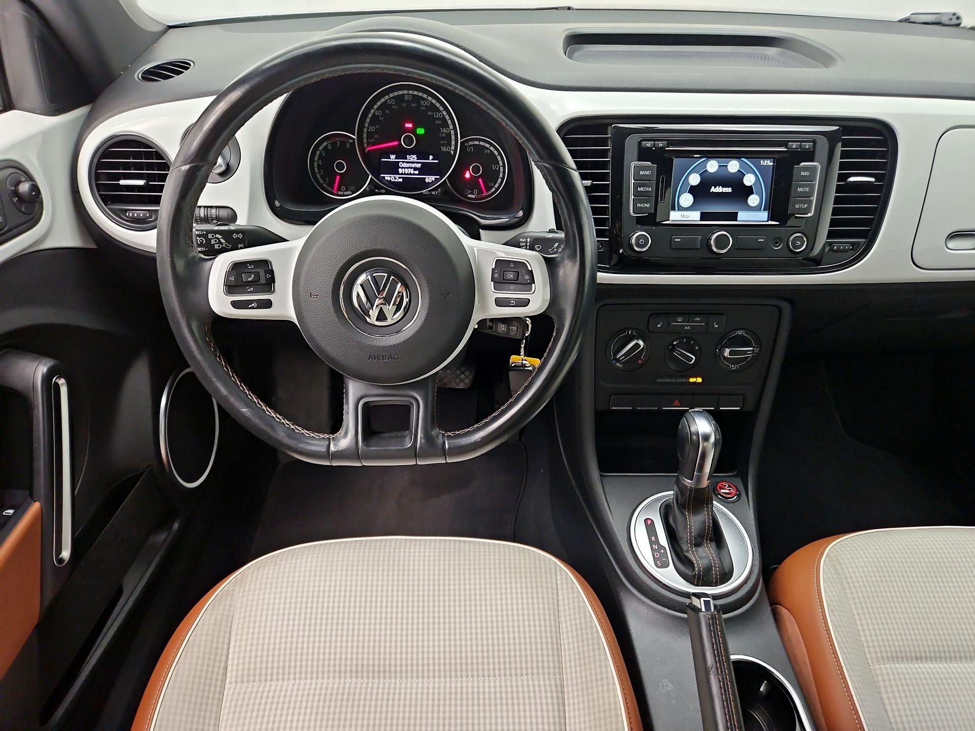 Thumbnail: 2015 Volkswagen Beetle - 10