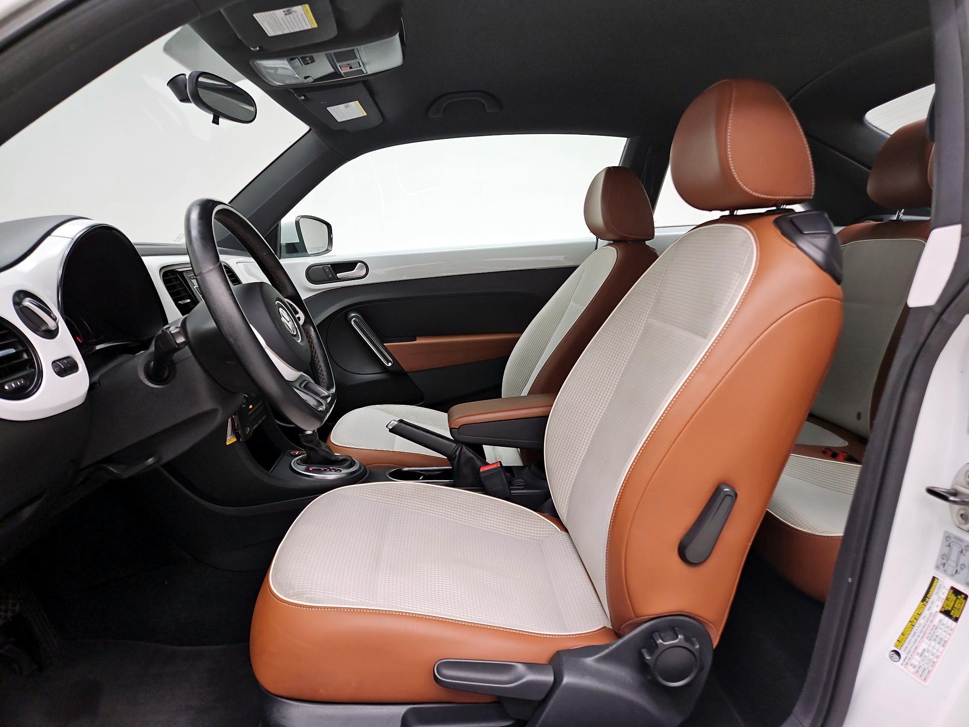 Thumbnail: 2015 Volkswagen Beetle - 11