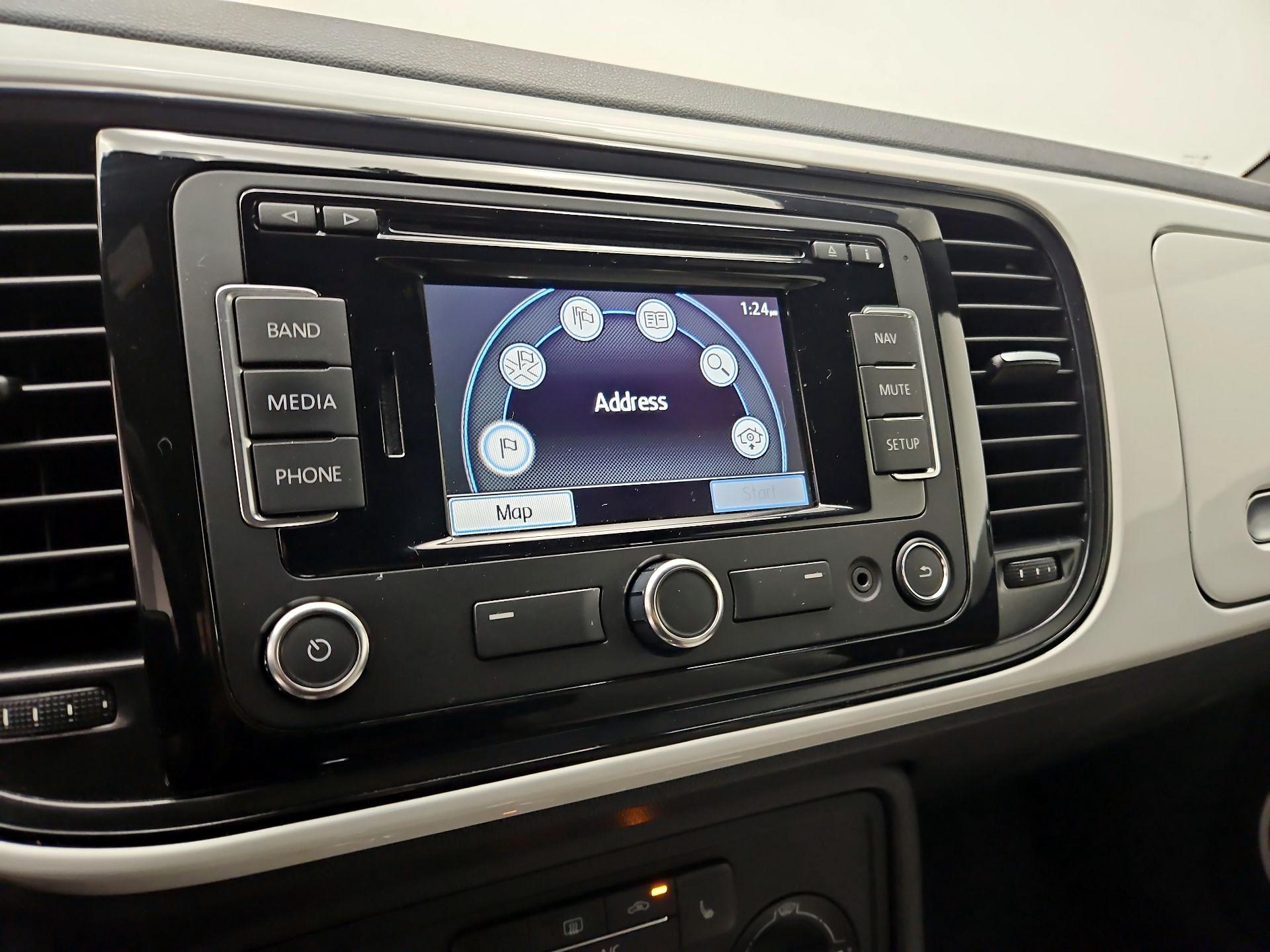 Thumbnail: 2015 Volkswagen Beetle - 14