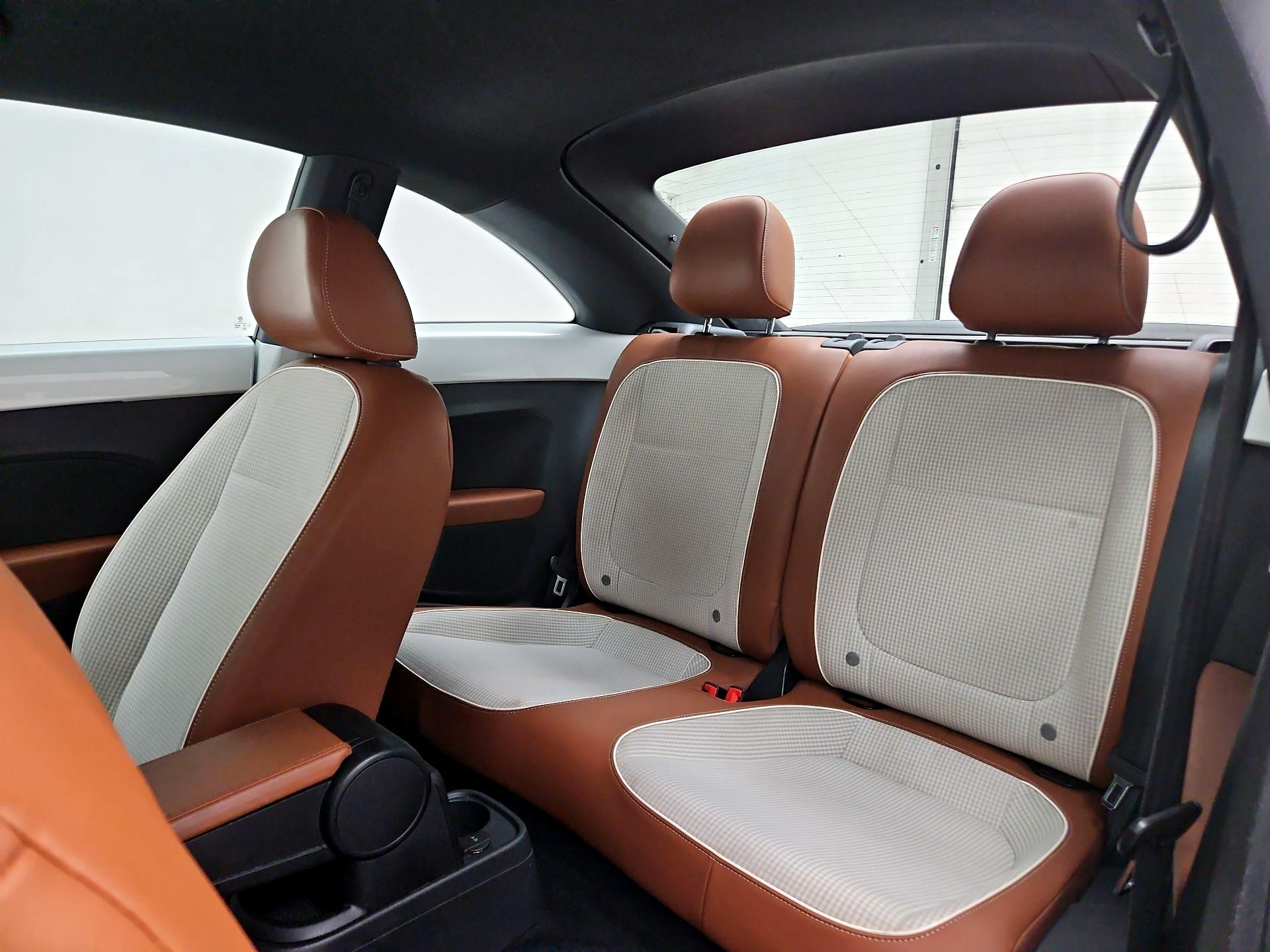 Thumbnail: 2015 Volkswagen Beetle - 19