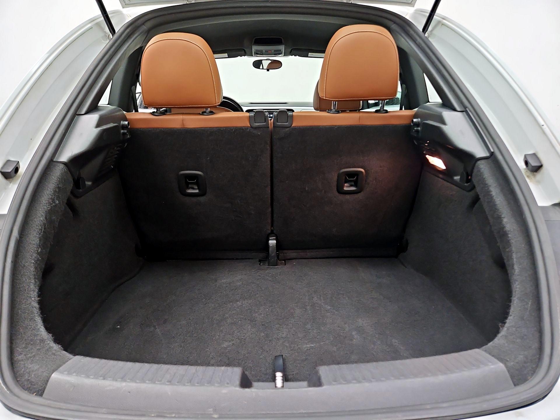 Thumbnail: 2015 Volkswagen Beetle - 20