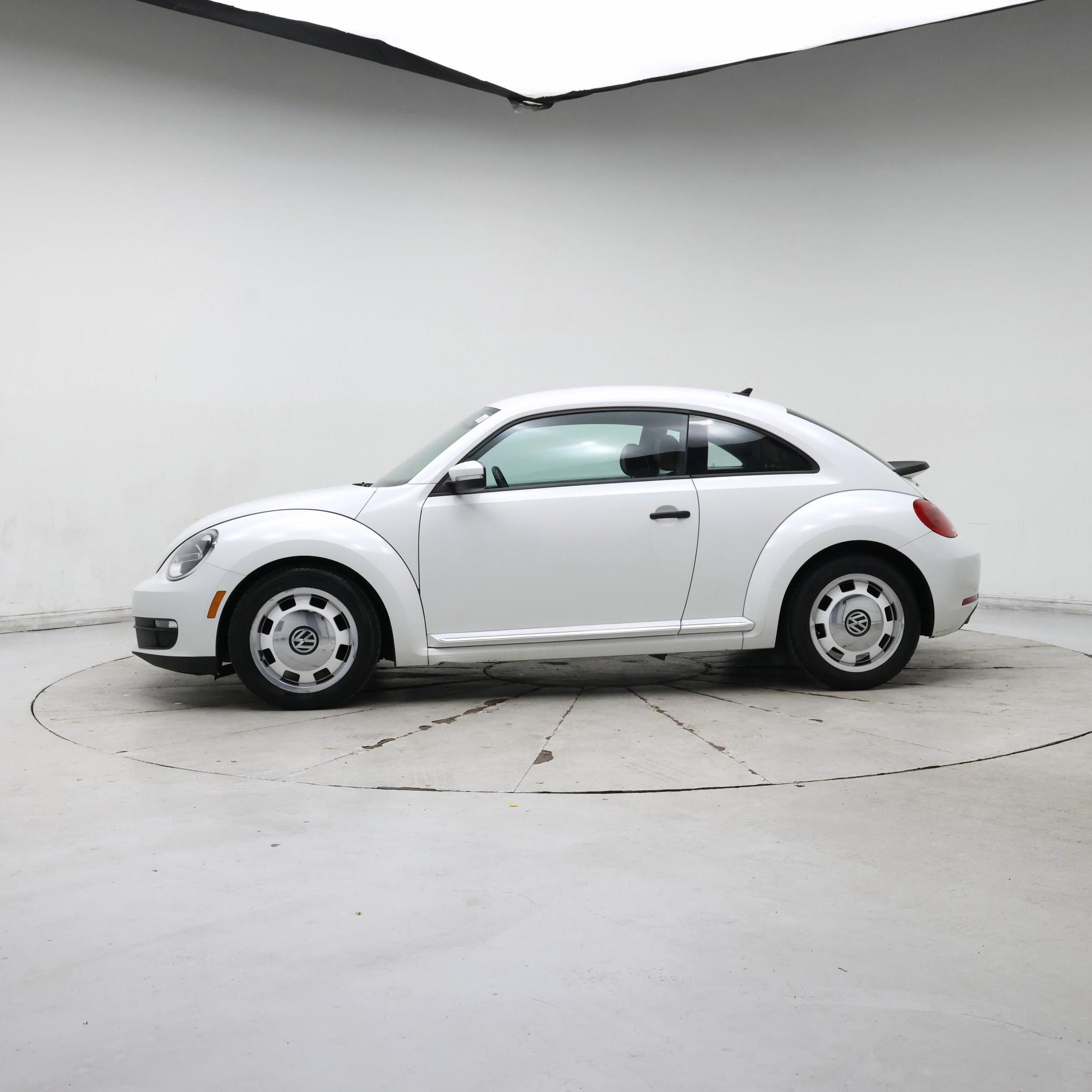 Thumbnail: 2015 Volkswagen Beetle - 3