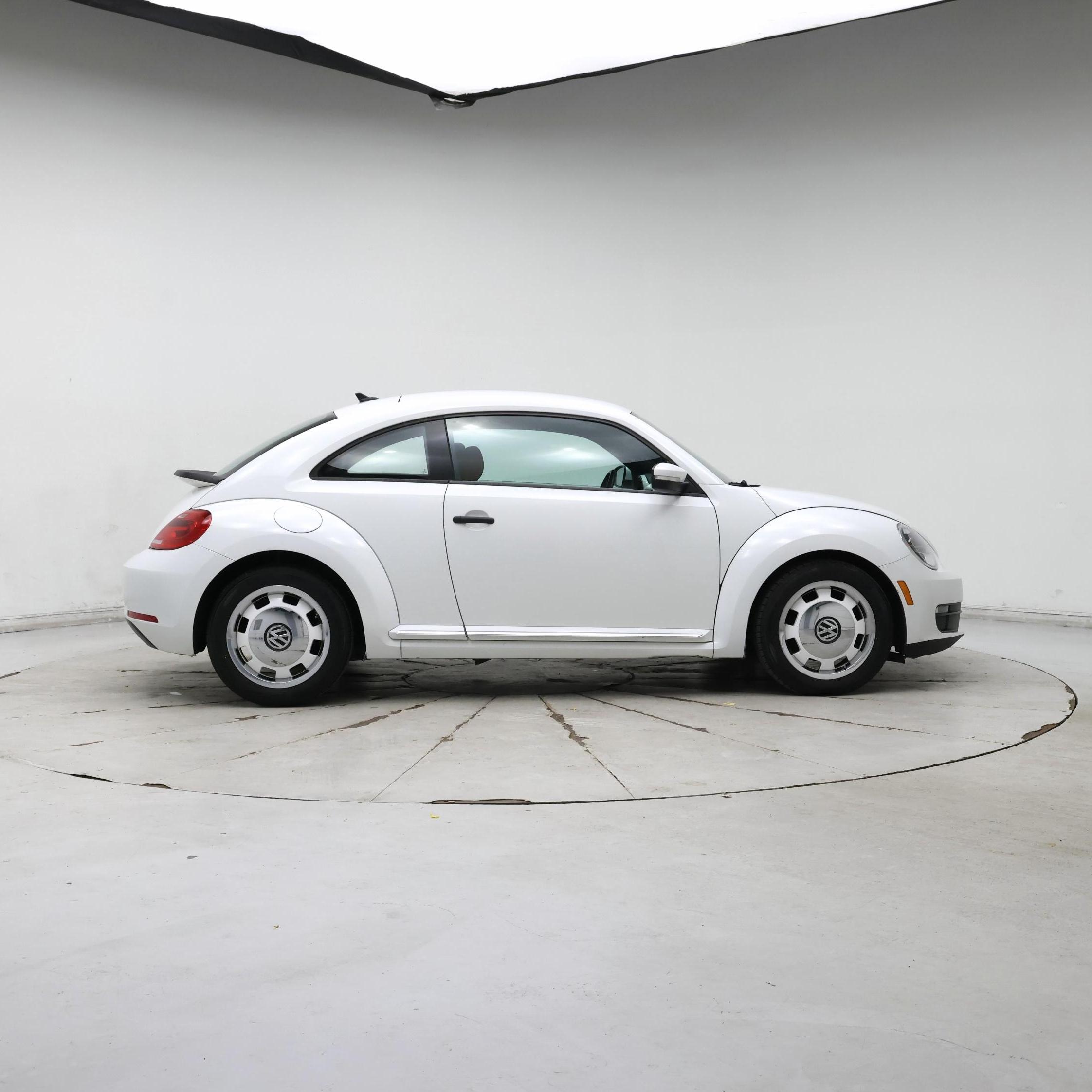 Thumbnail: 2015 Volkswagen Beetle - 7