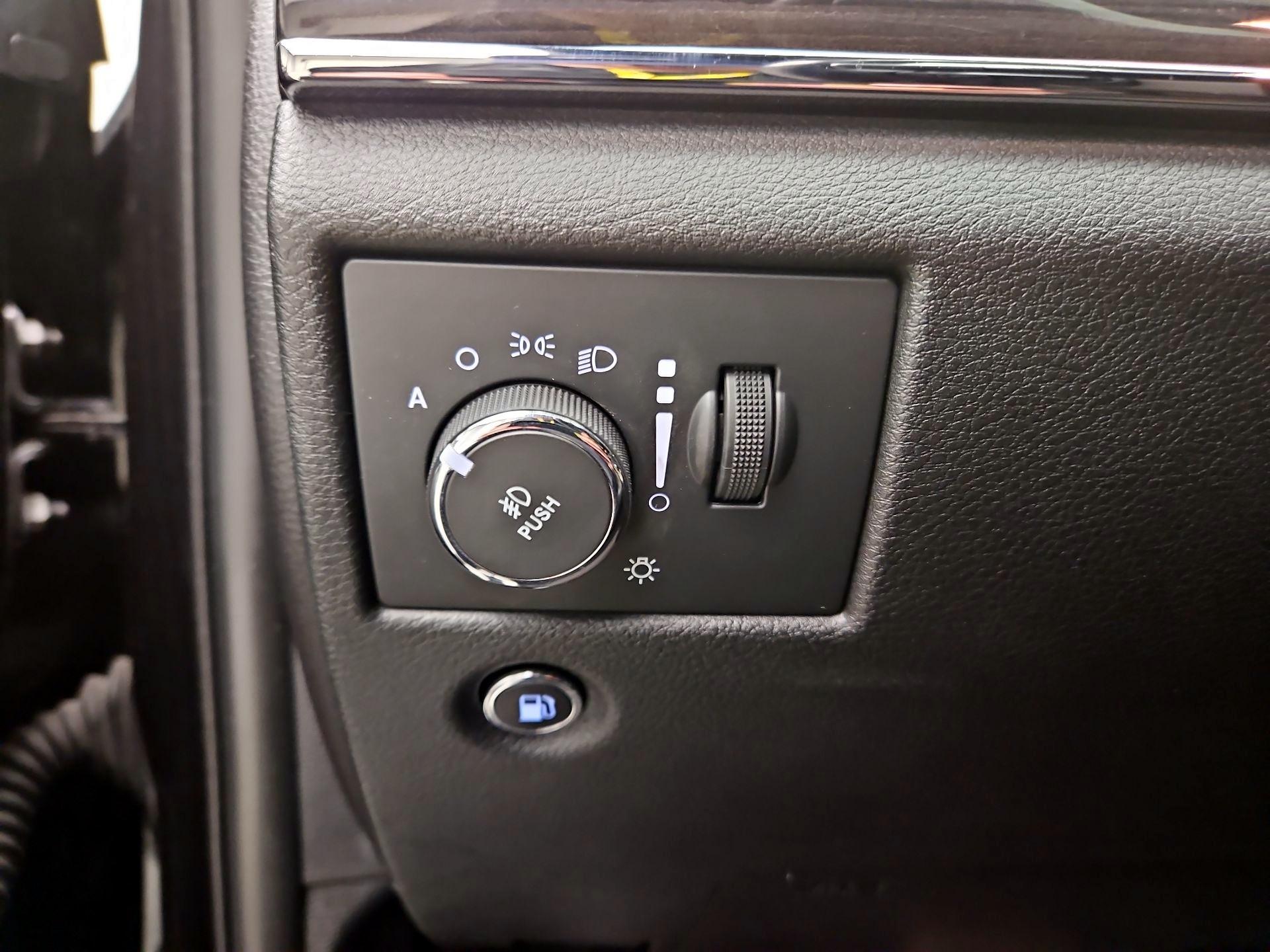 Thumbnail: 2015 Jeep Grand Cherokee - 13