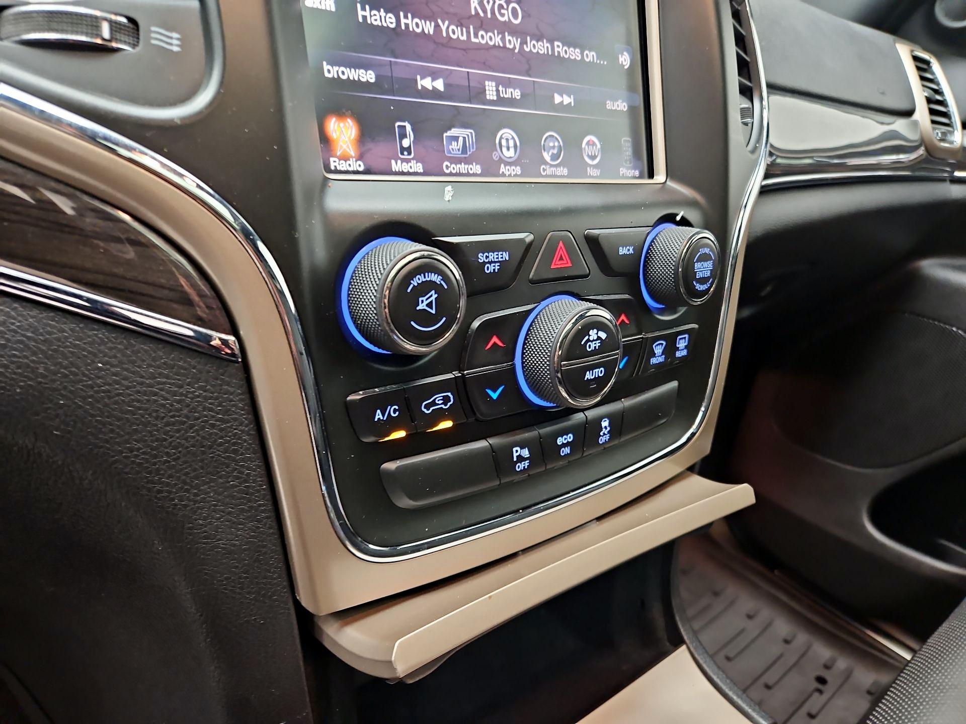 Thumbnail: 2015 Jeep Grand Cherokee - 17