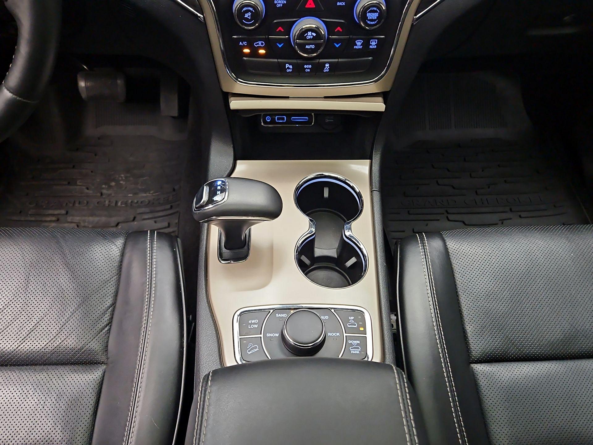 Thumbnail: 2015 Jeep Grand Cherokee - 18