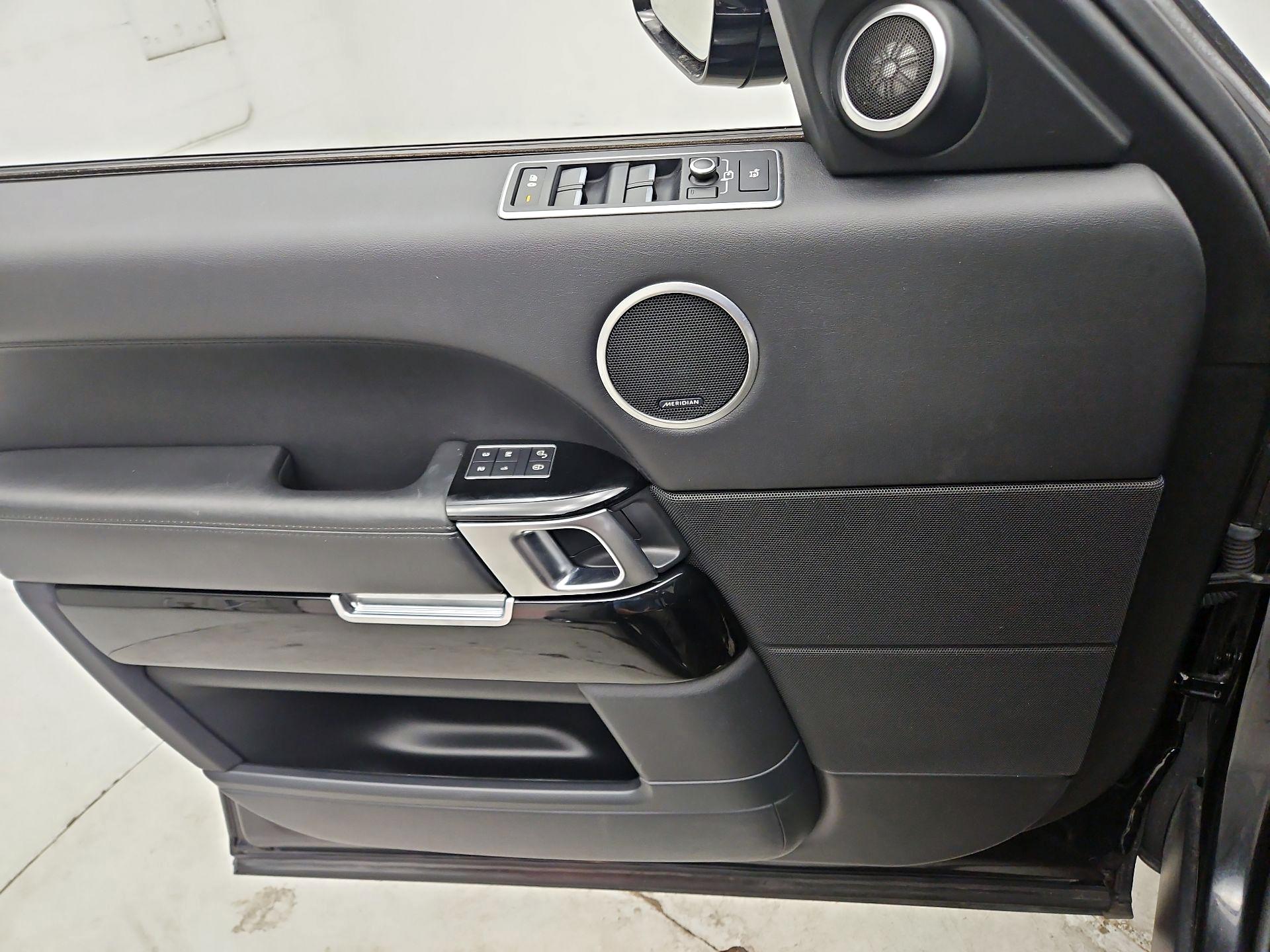 Thumbnail: 2016 Land Rover Range Rover - 12