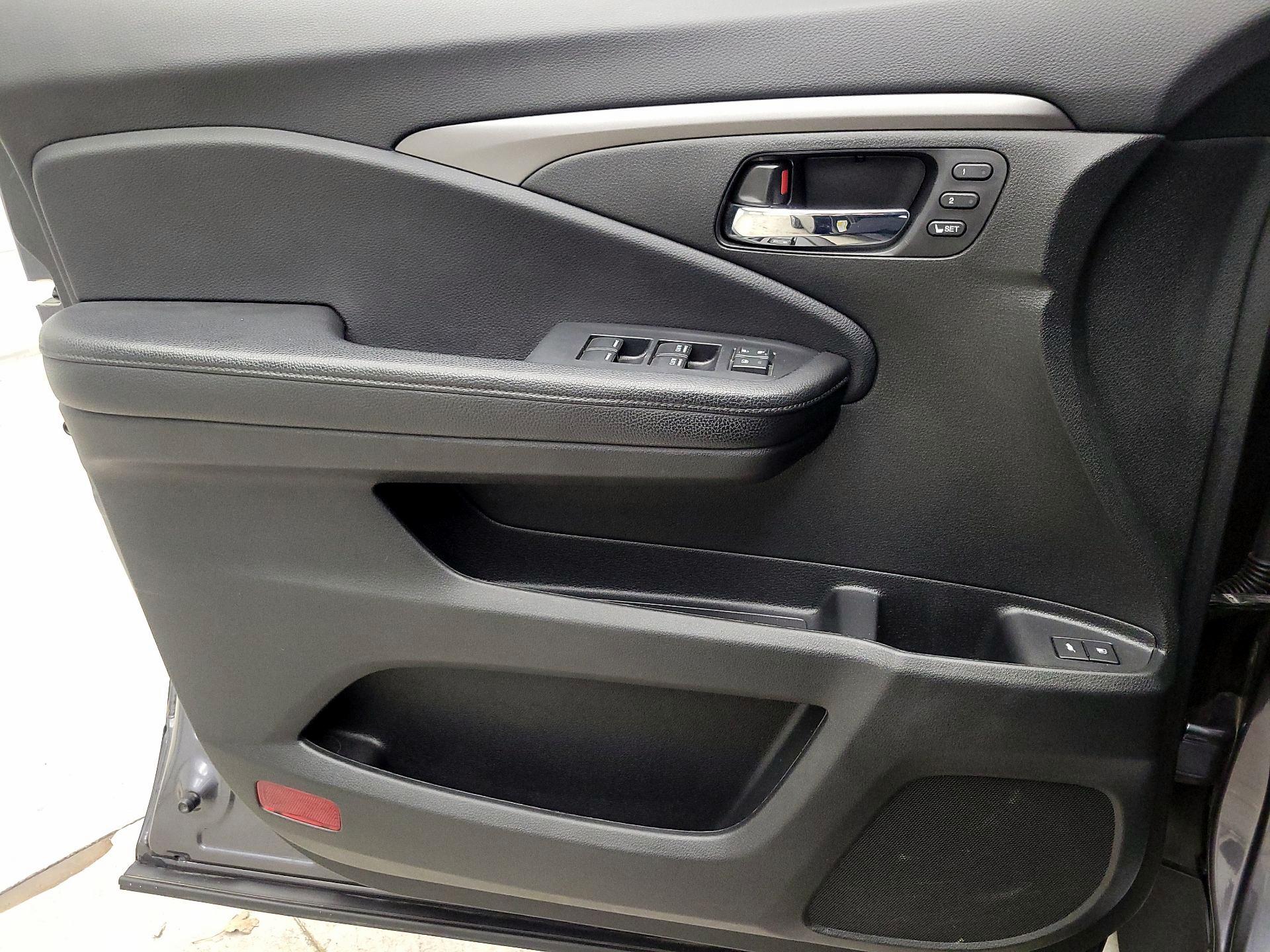 Thumbnail: 2019 Honda Pilot - 12