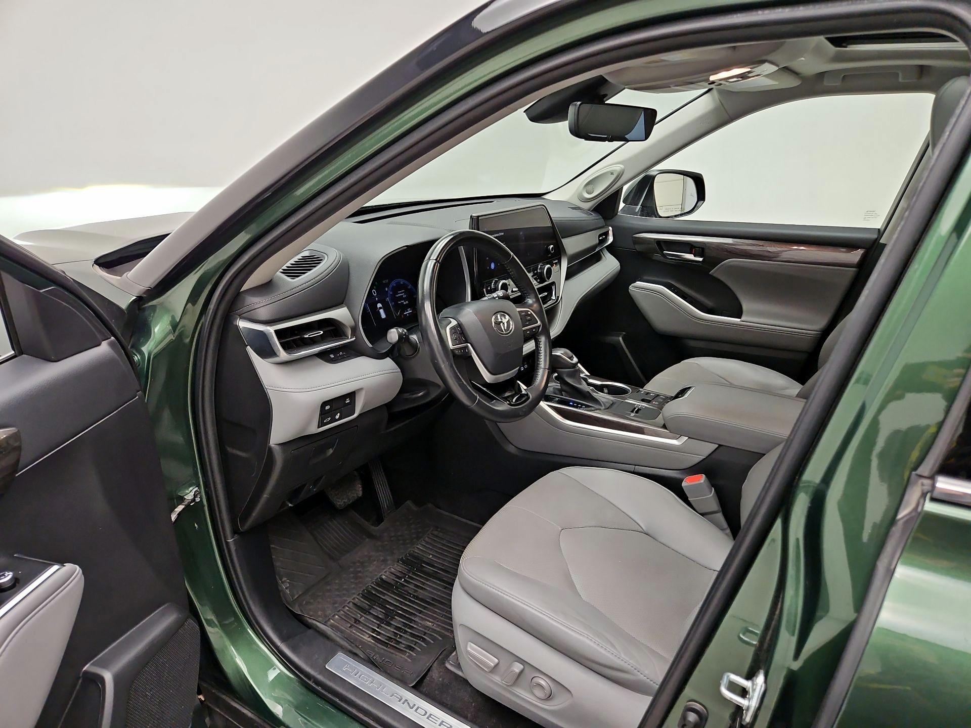 Thumbnail: 2023 Toyota Highlander - 11