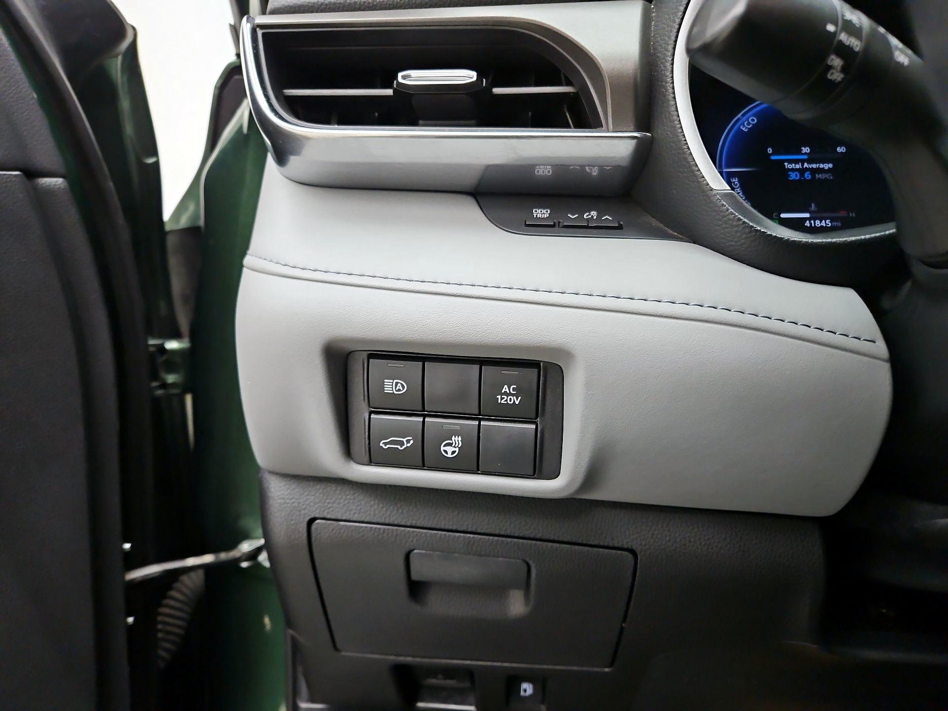 Thumbnail: 2023 Toyota Highlander - 13