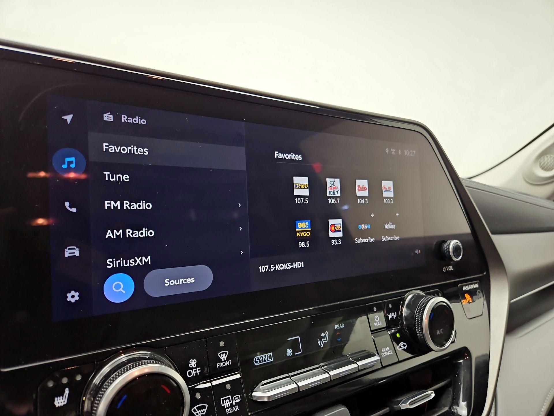 Thumbnail: 2023 Toyota Highlander - 16