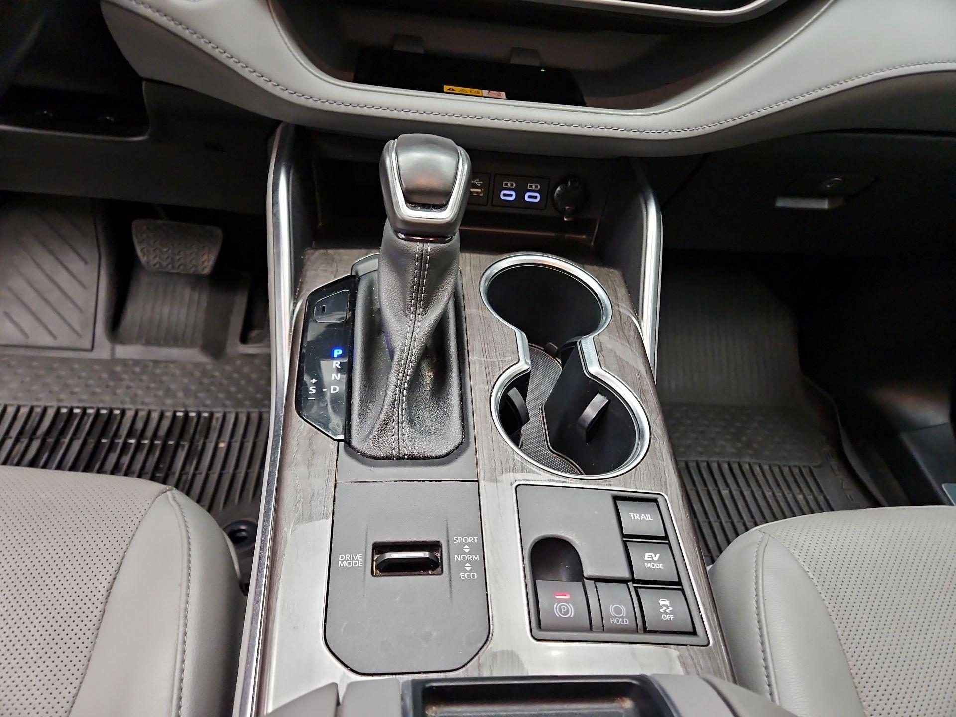 Thumbnail: 2023 Toyota Highlander - 18