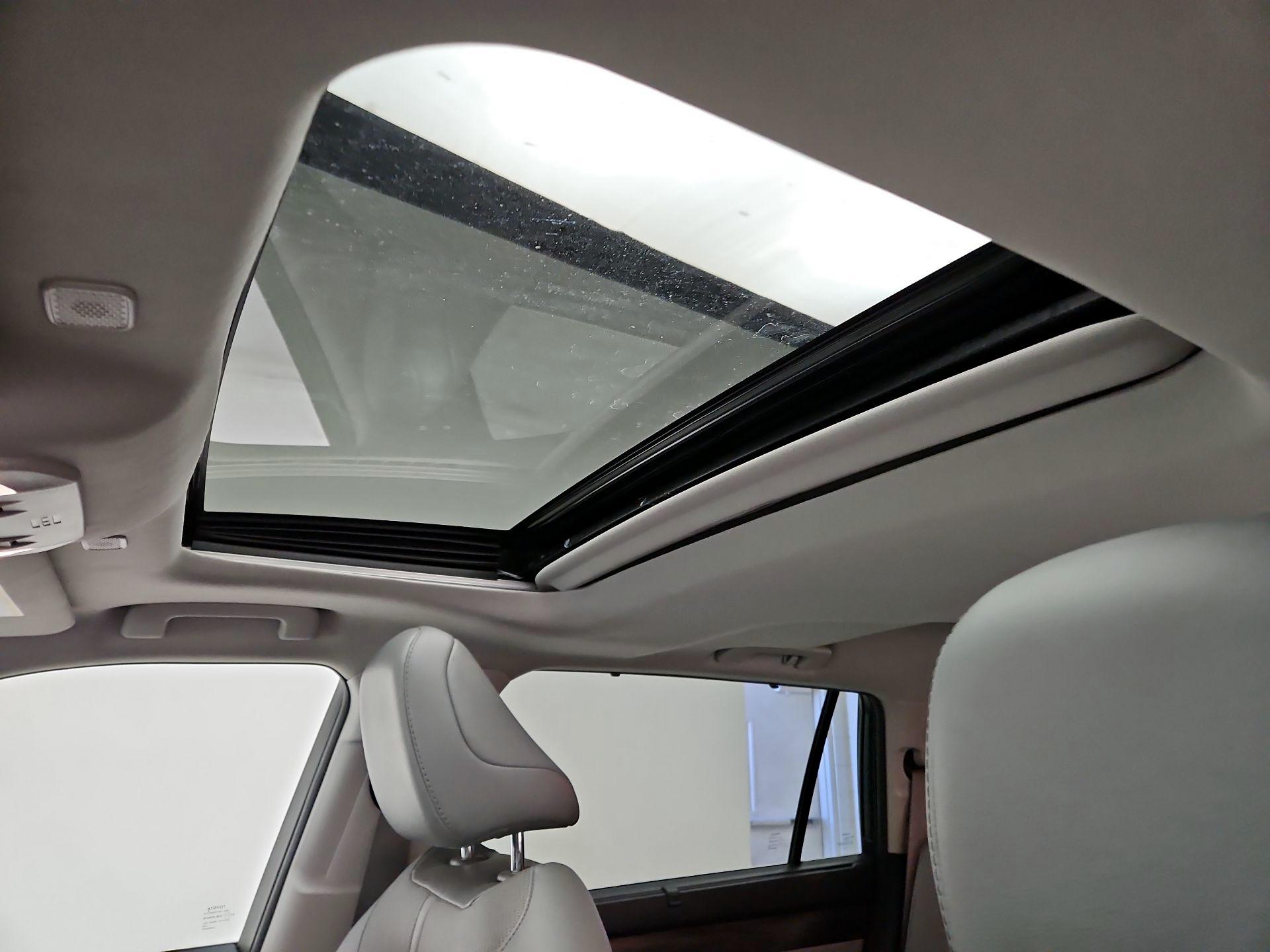 Thumbnail: 2023 Toyota Highlander - 20