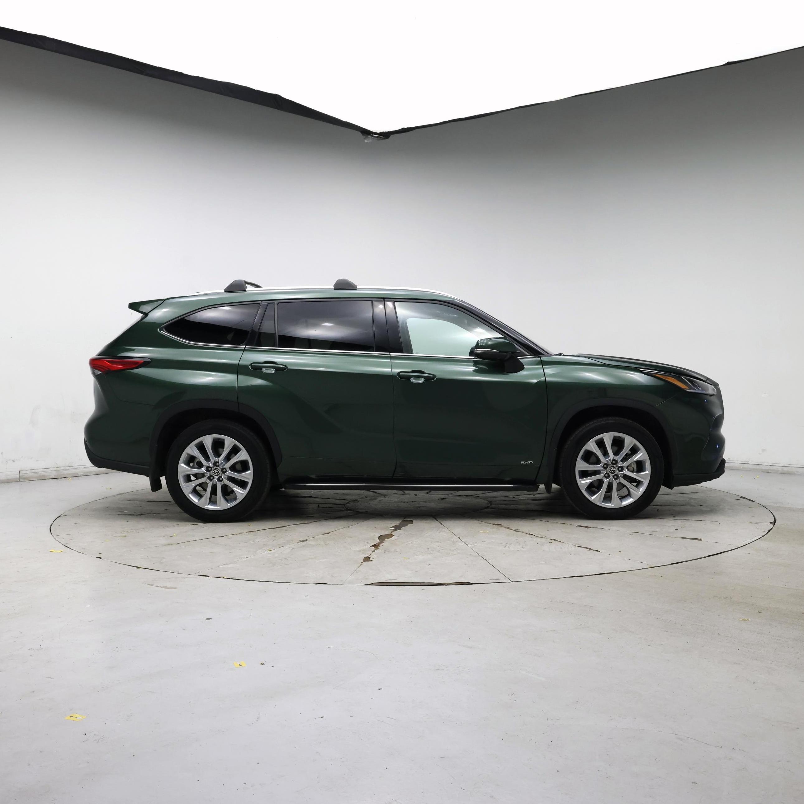 Thumbnail: 2023 Toyota Highlander - 7