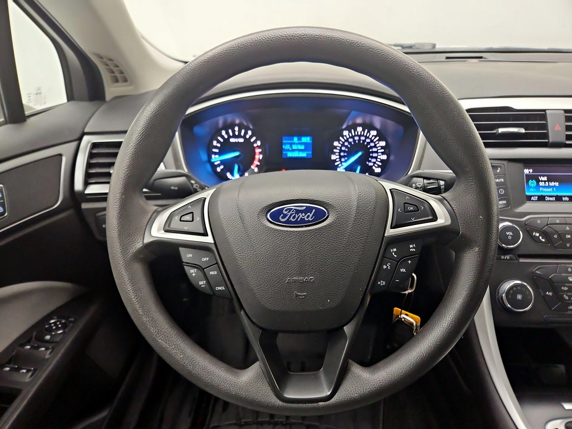 Thumbnail: 2016 Ford Fusion - 10