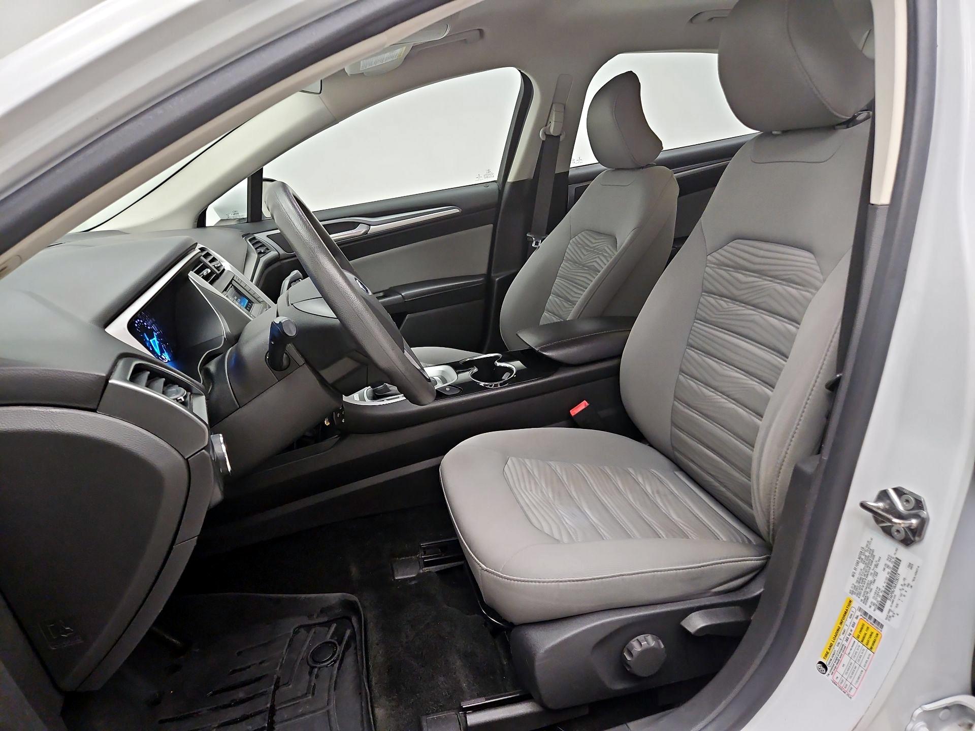 Thumbnail: 2016 Ford Fusion - 11