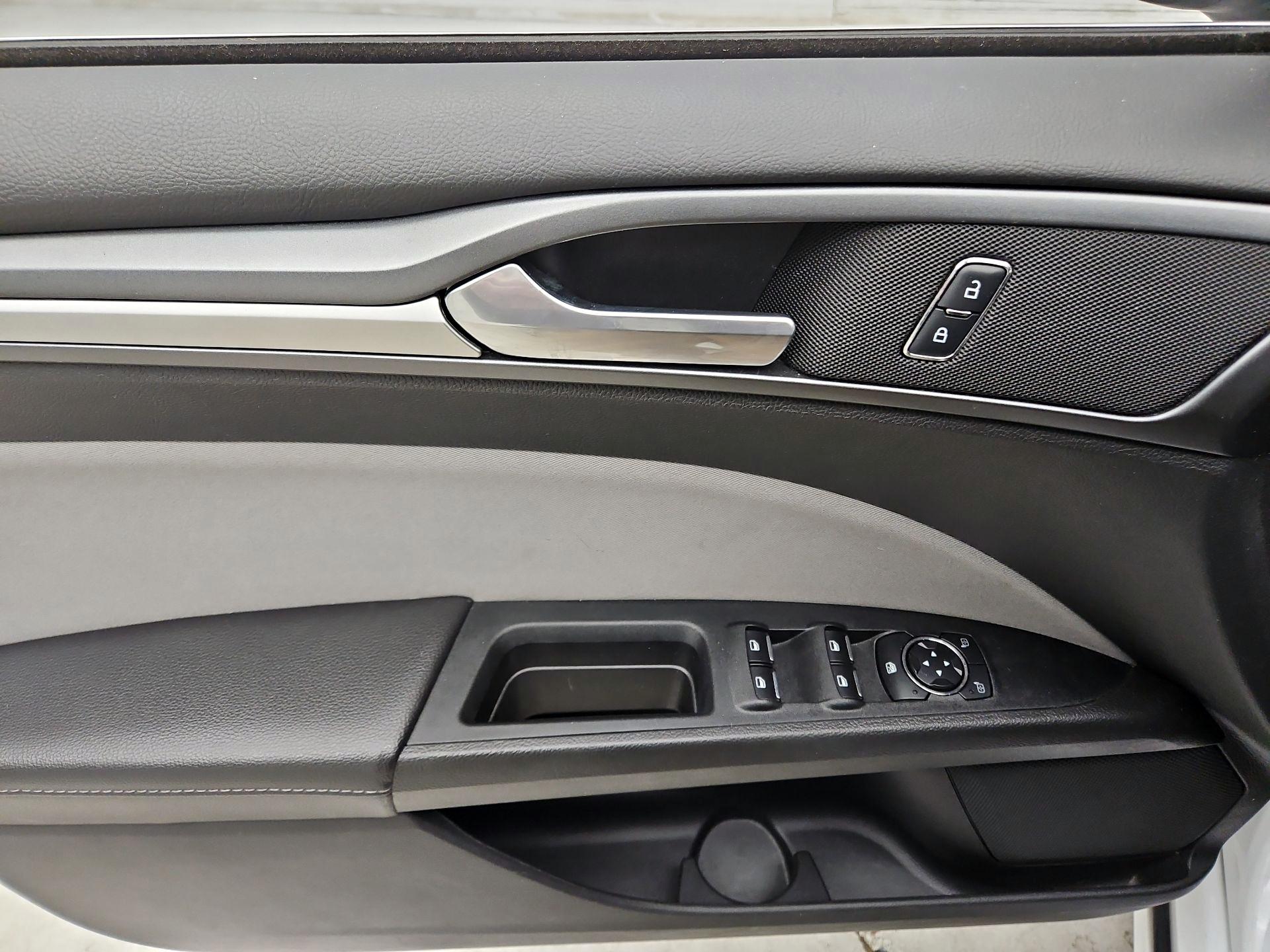 Thumbnail: 2016 Ford Fusion - 12