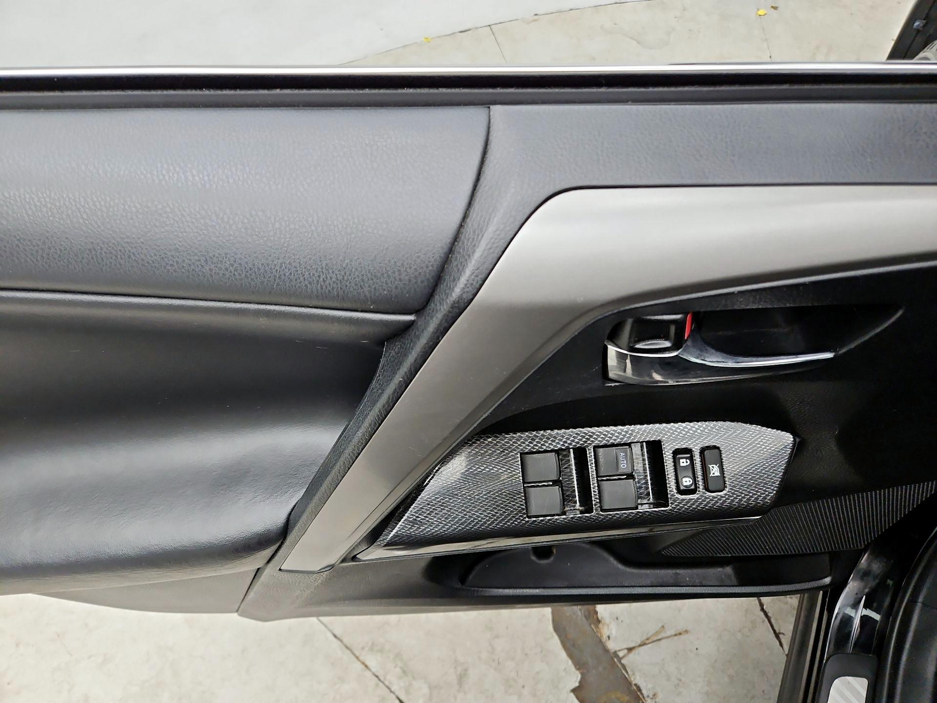 Thumbnail: 2018 Toyota RAV4 - 12