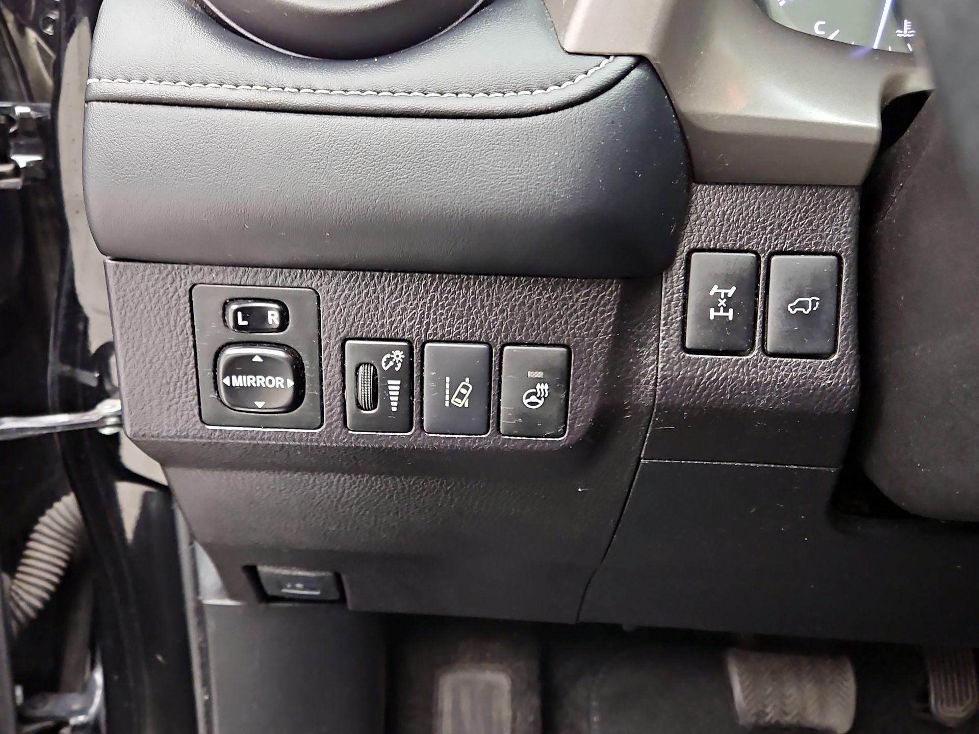 Thumbnail: 2018 Toyota RAV4 - 13