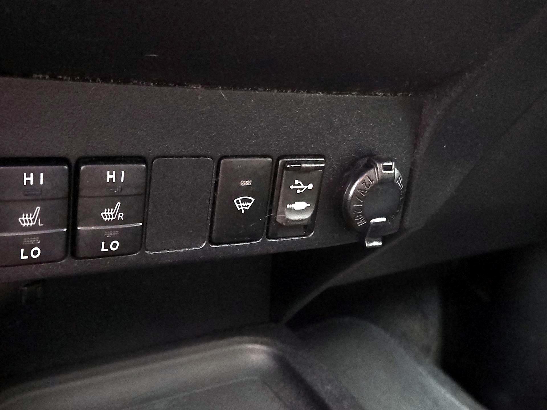 Thumbnail: 2018 Toyota RAV4 - 18