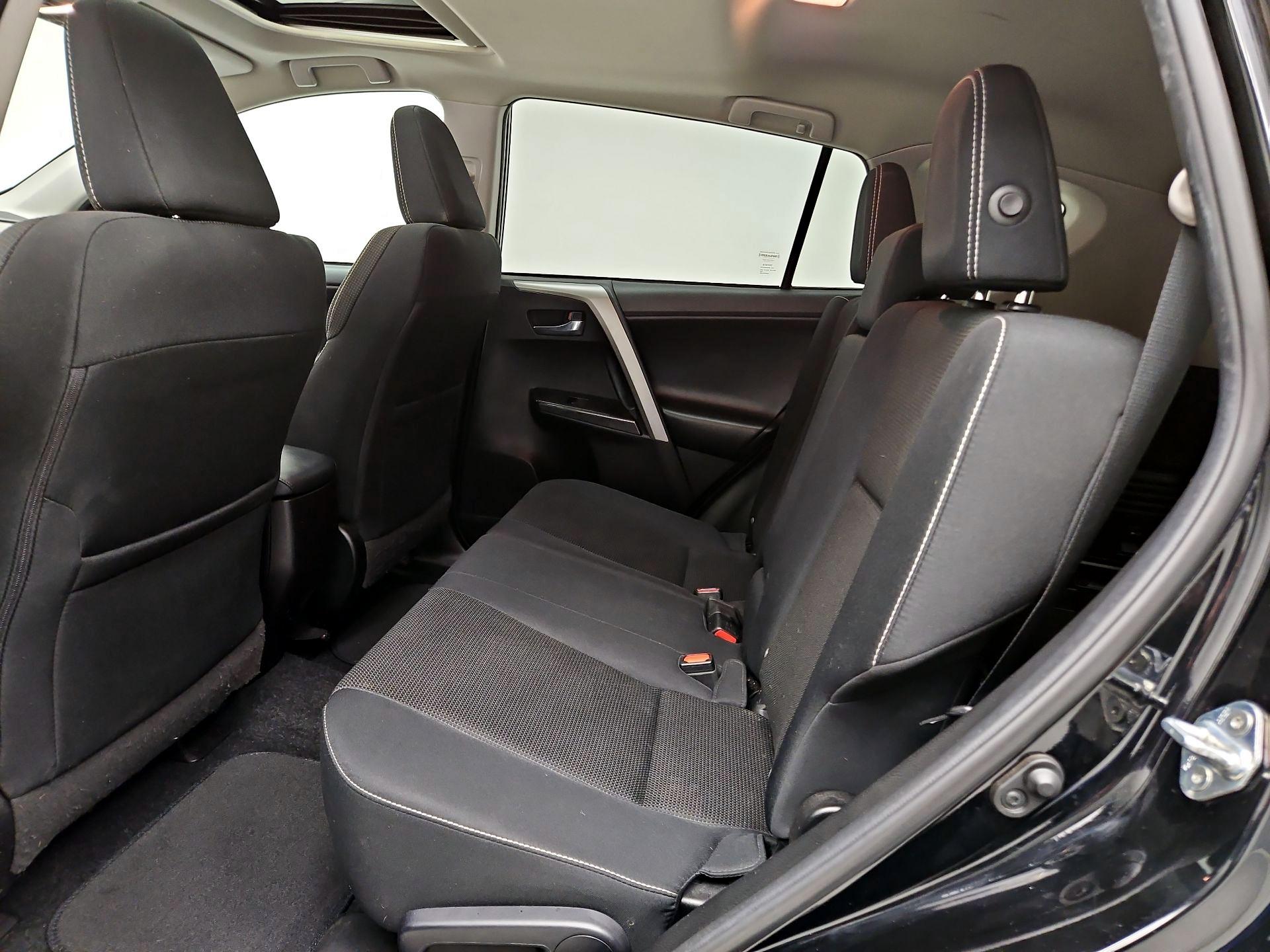 Thumbnail: 2018 Toyota RAV4 - 20