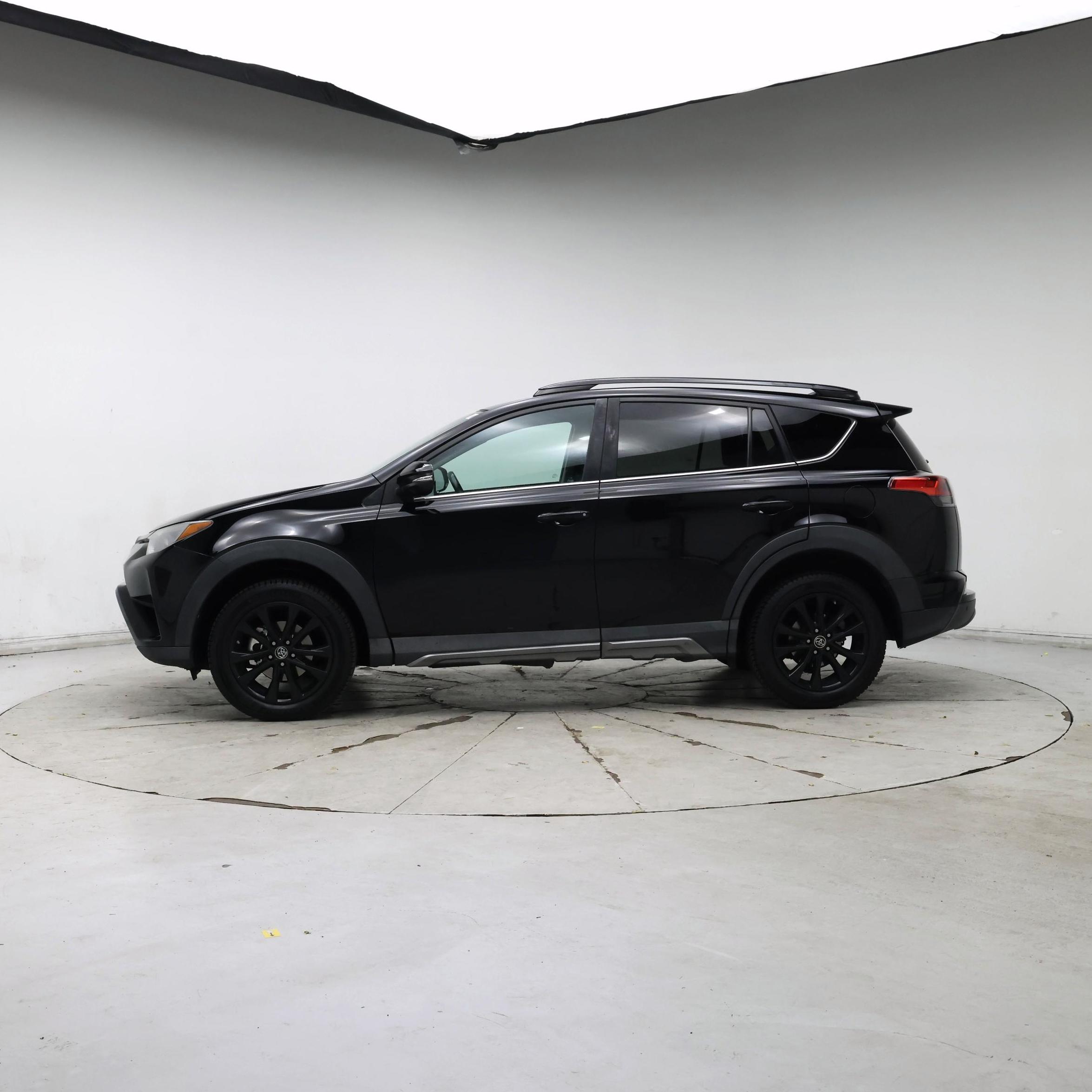 Thumbnail: 2018 Toyota RAV4 - 3