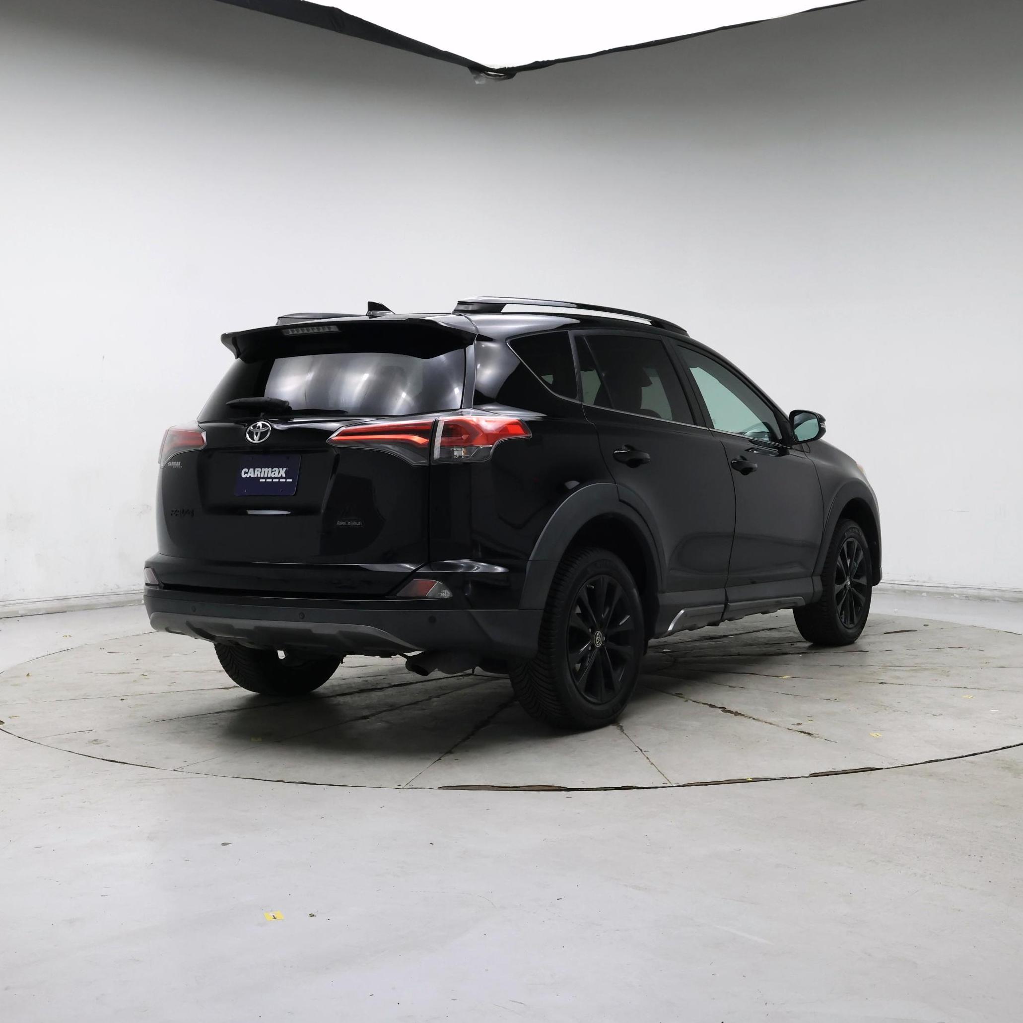 Thumbnail: 2018 Toyota RAV4 - 8