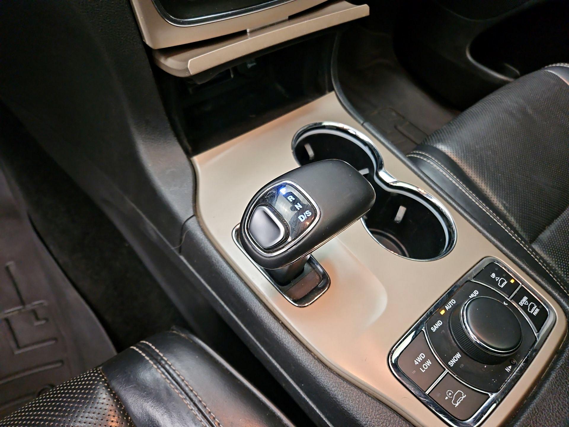 Thumbnail: 2015 Jeep Grand Cherokee - 18