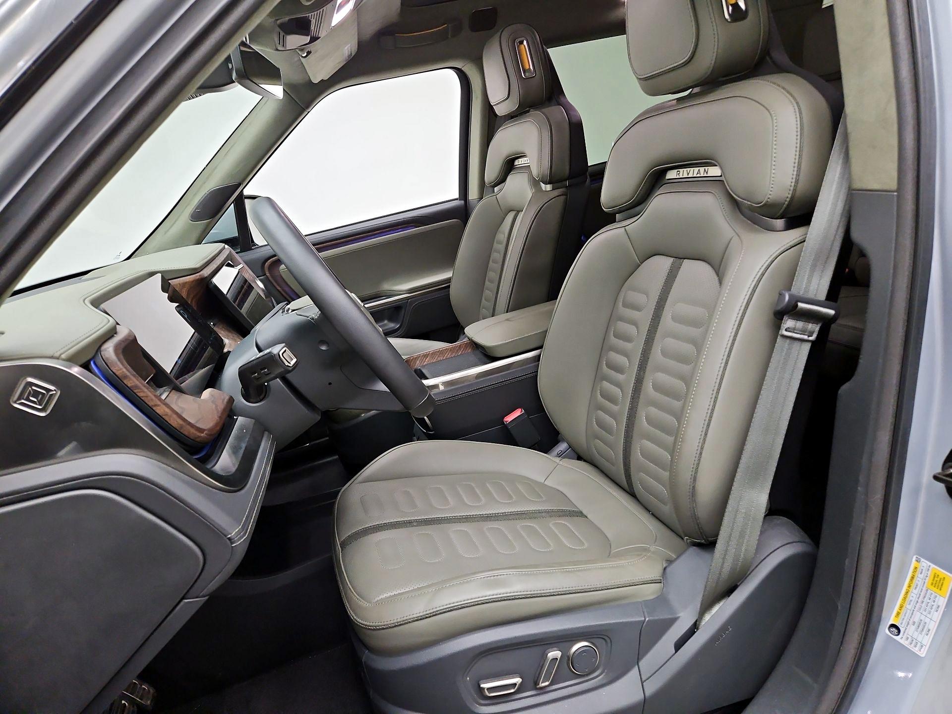 Thumbnail: 2023 Rivian R1T - 11