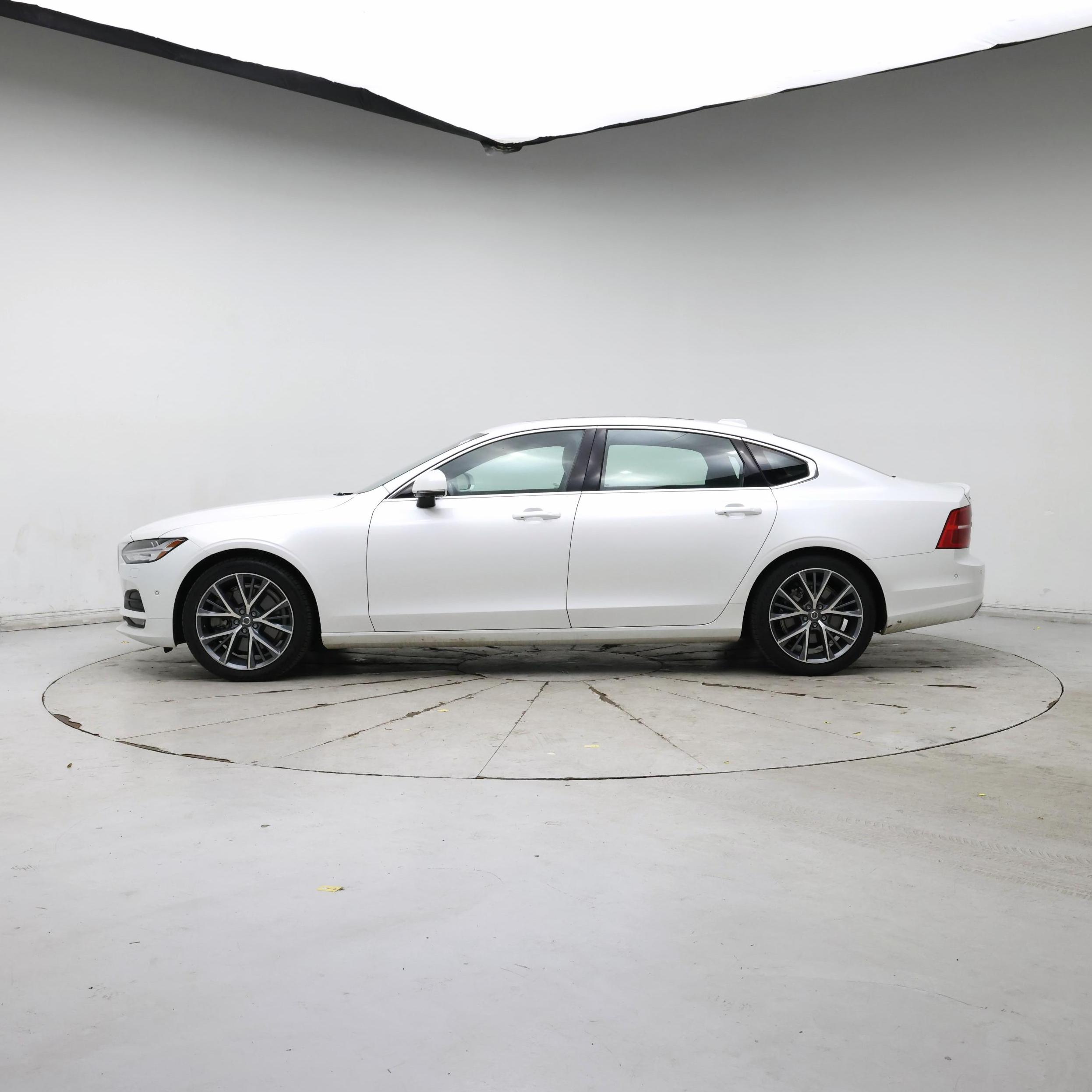 Thumbnail: 2018 Volvo S90 - 3