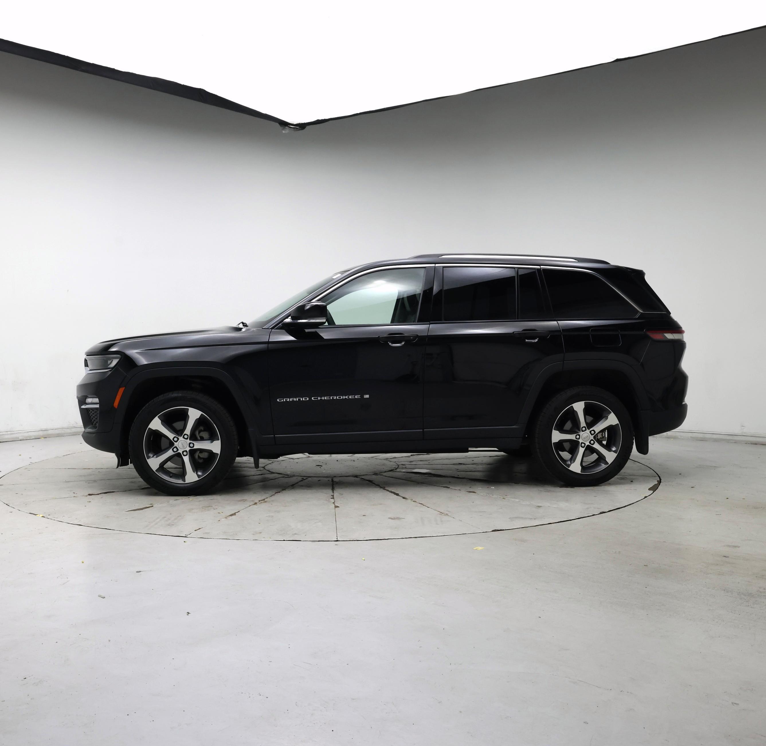 Thumbnail: 2023 Jeep Grand Cherokee - 3