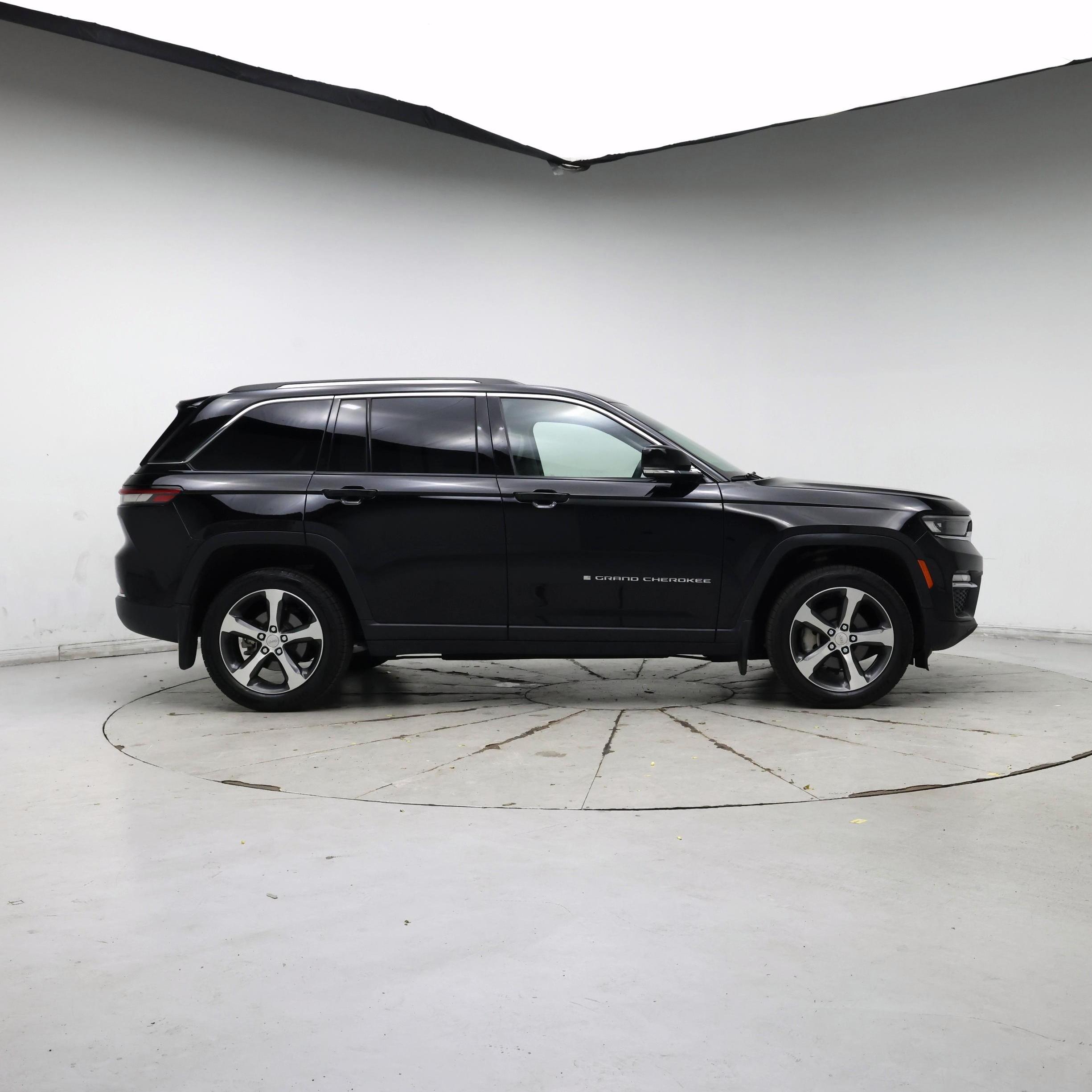 Thumbnail: 2023 Jeep Grand Cherokee - 7