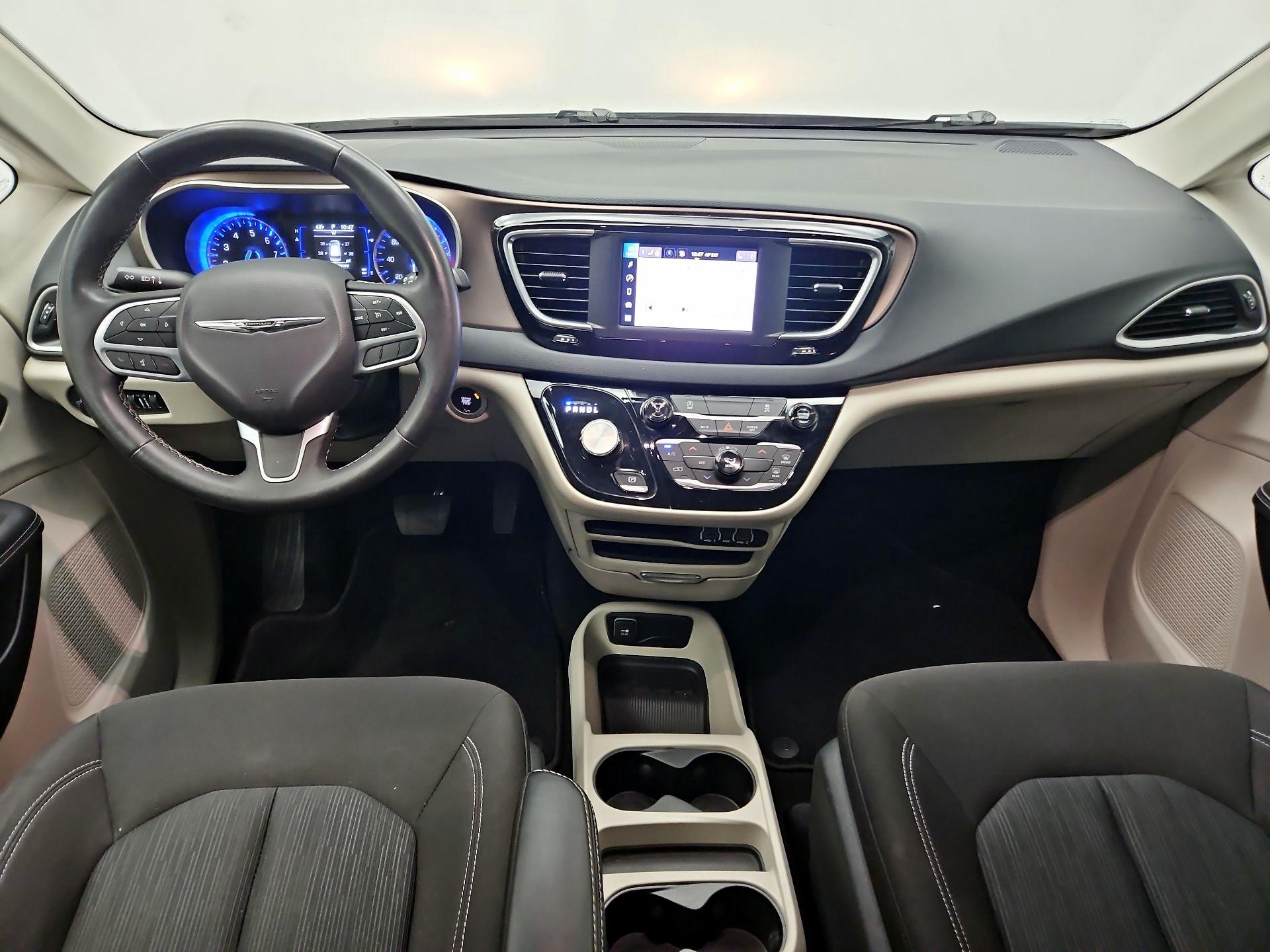 Thumbnail: 2023 Chrysler Voyager - 9