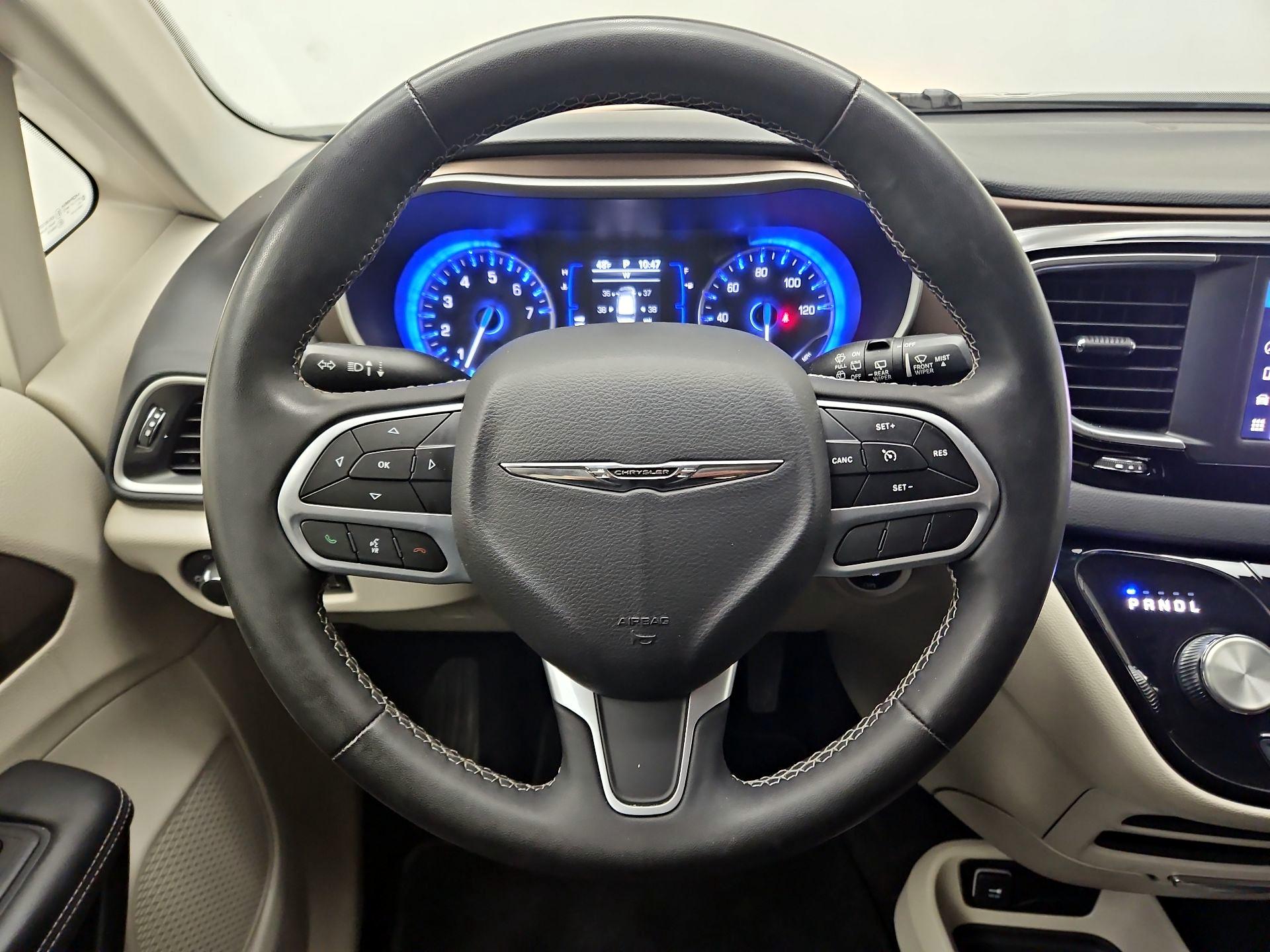 Thumbnail: 2023 Chrysler Voyager - 10