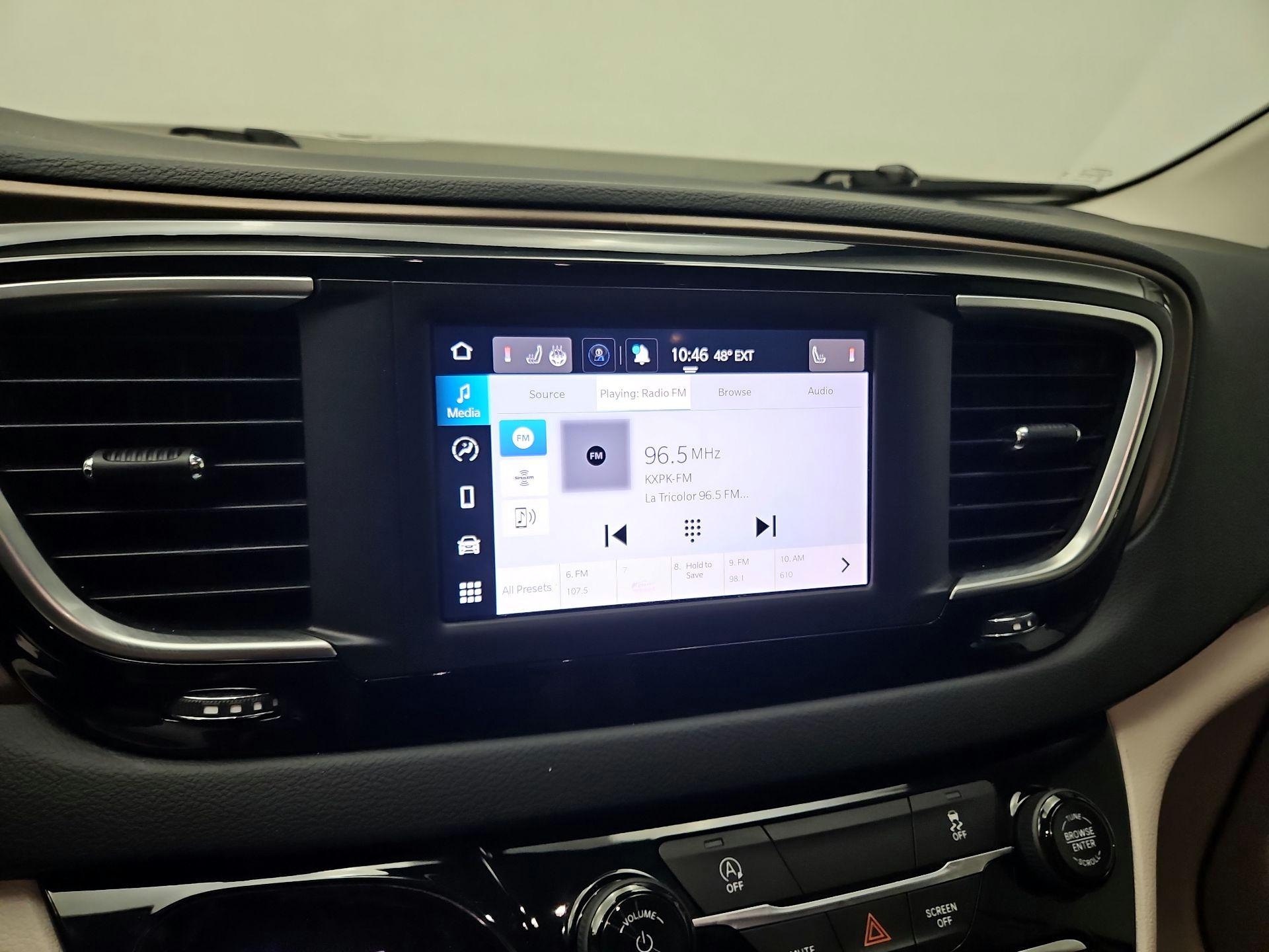 Thumbnail: 2023 Chrysler Voyager - 15