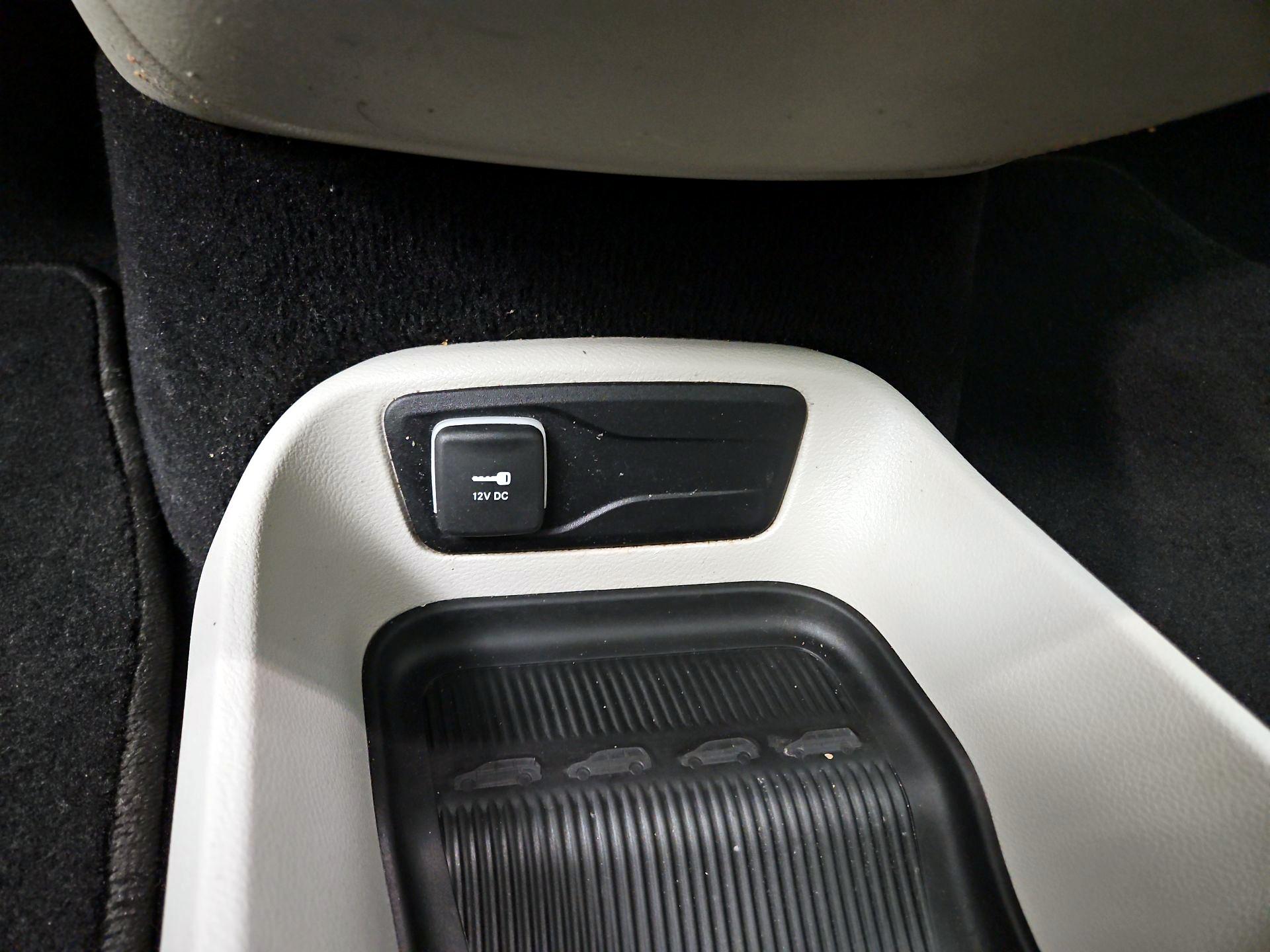 Thumbnail: 2023 Chrysler Voyager - 18