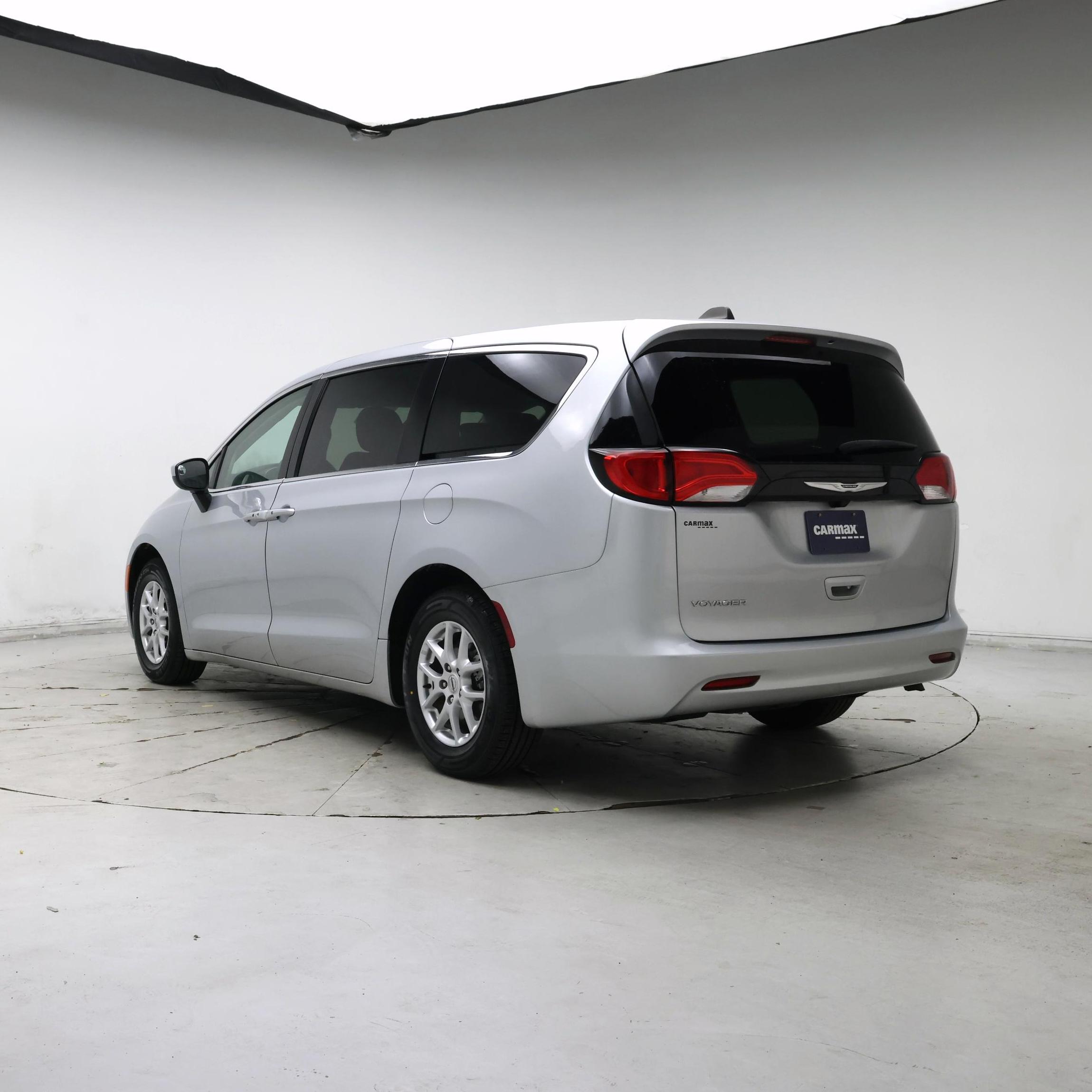 Thumbnail: 2023 Chrysler Voyager - 2