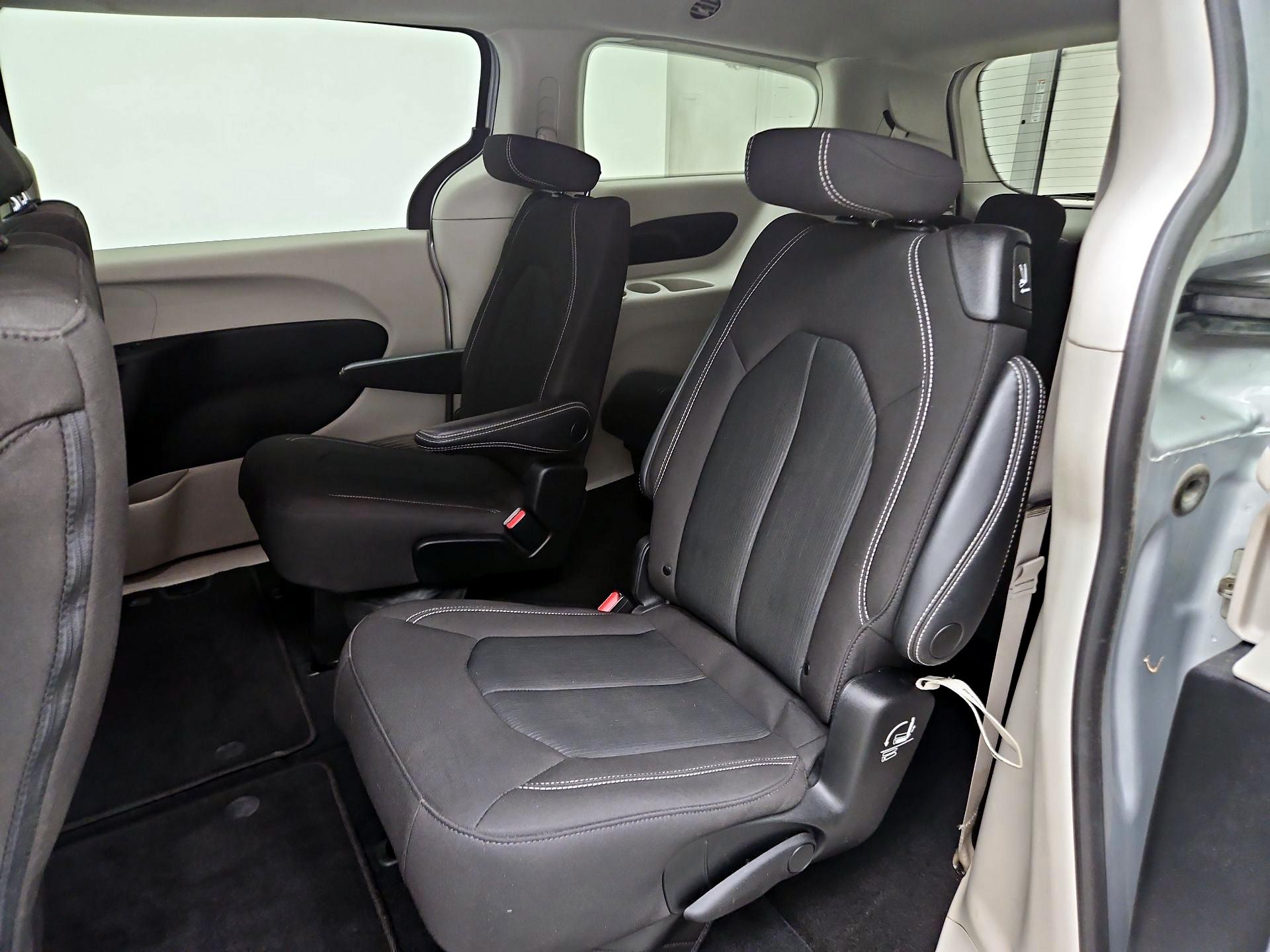 Thumbnail: 2023 Chrysler Voyager - 19