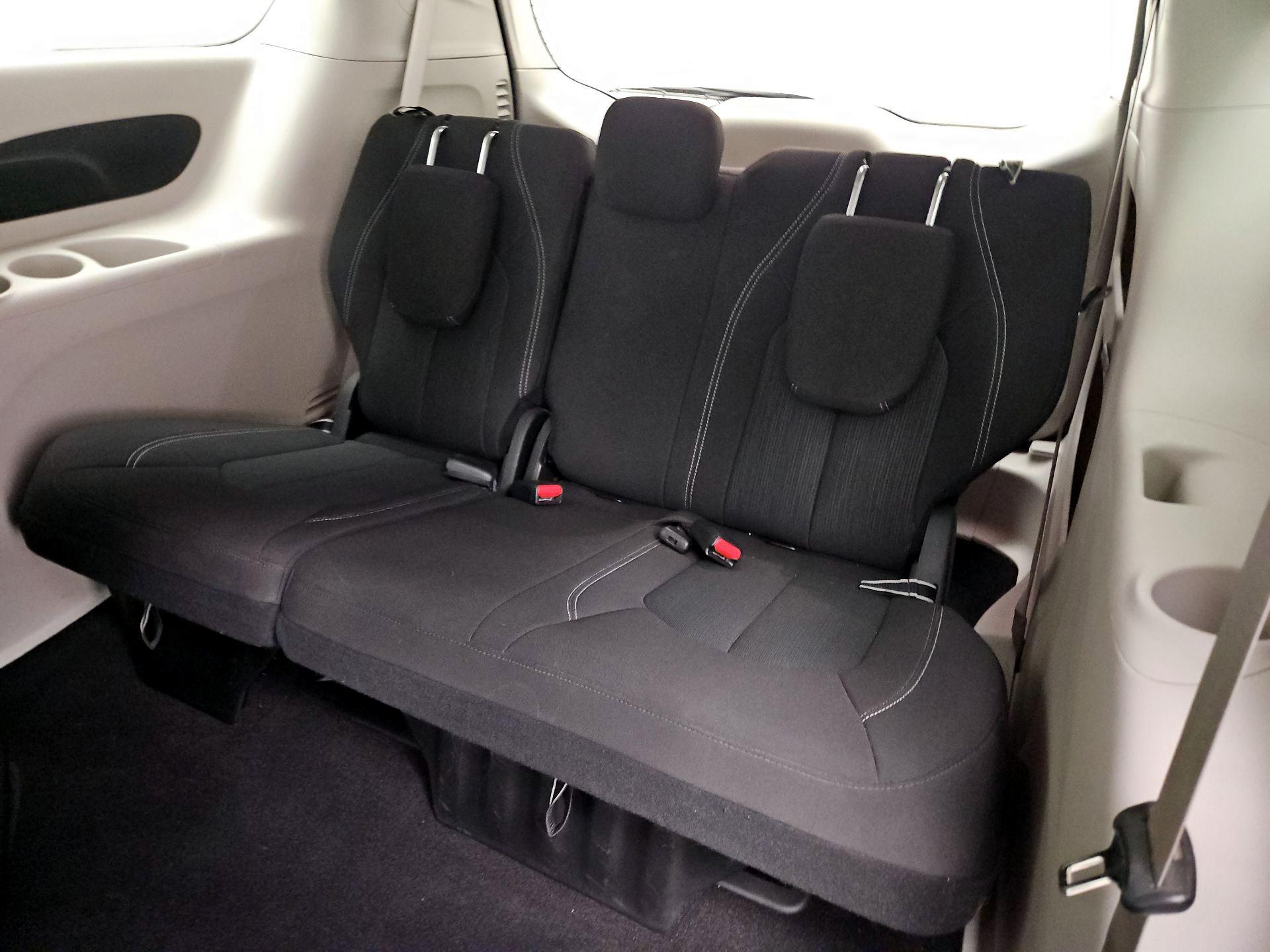 Thumbnail: 2023 Chrysler Voyager - 20