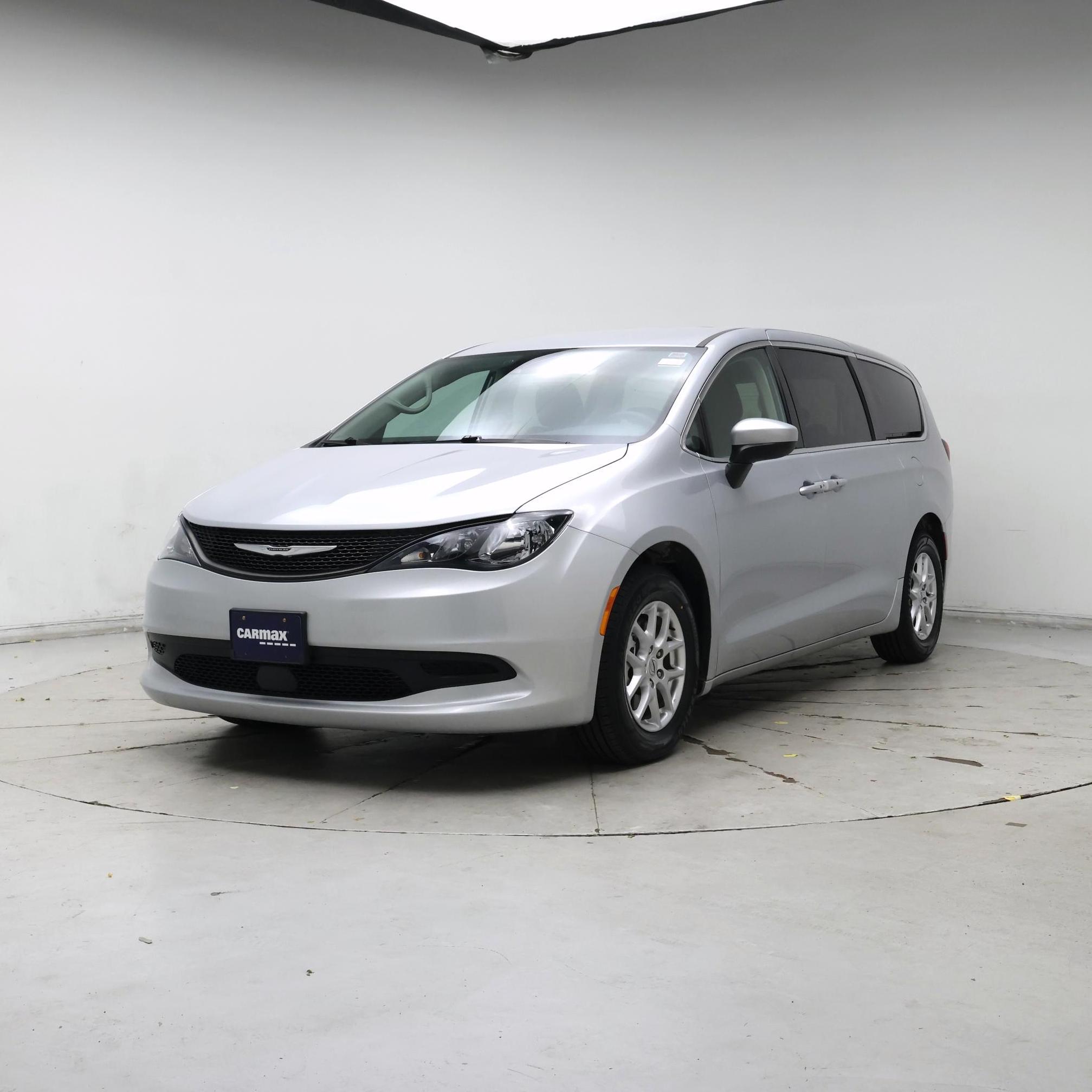 Thumbnail: 2023 Chrysler Voyager - 4