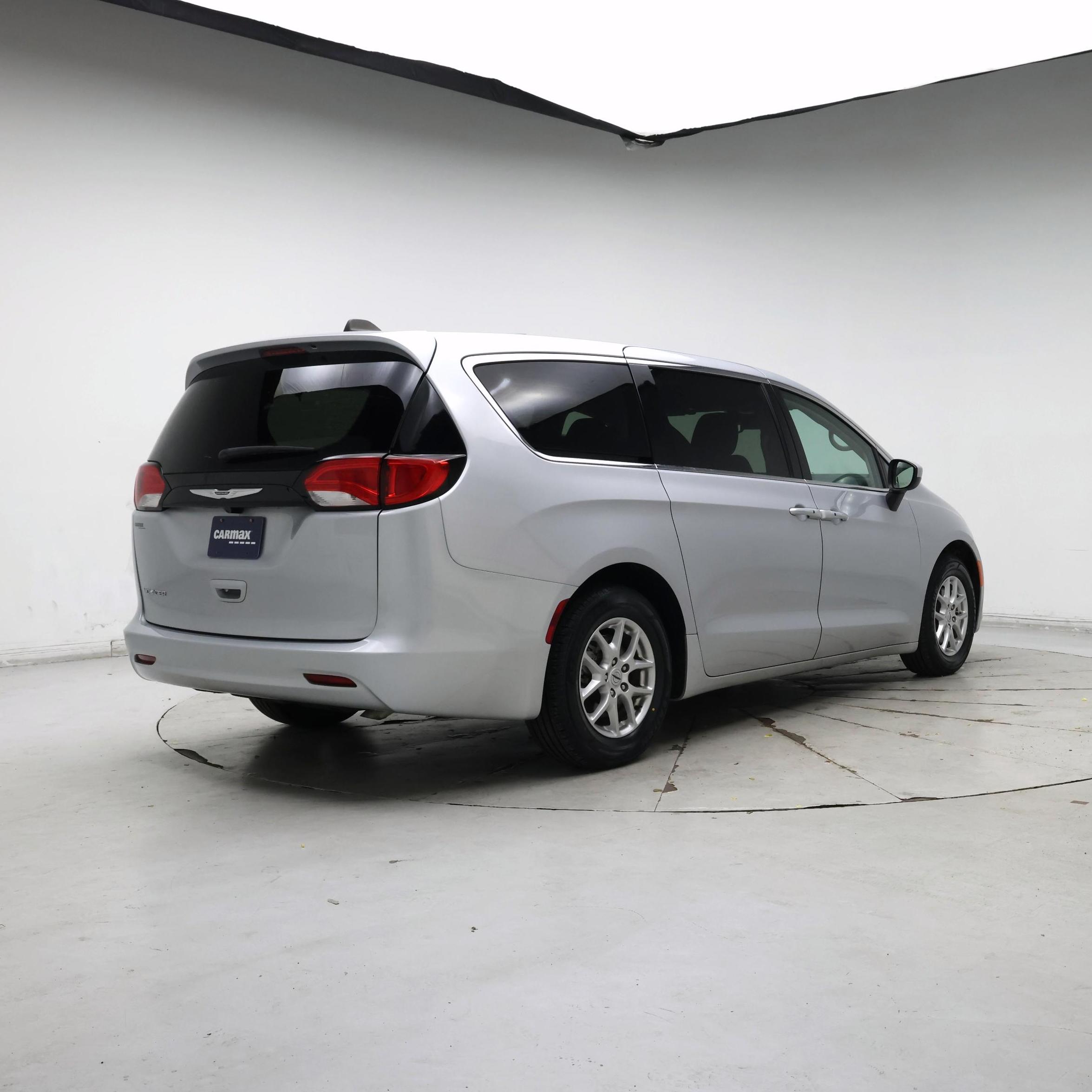 Thumbnail: 2023 Chrysler Voyager - 8