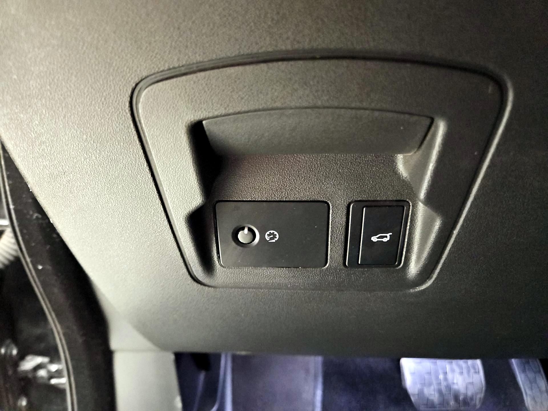 Thumbnail: 2023 Land Rover Range Rover Velar - 13