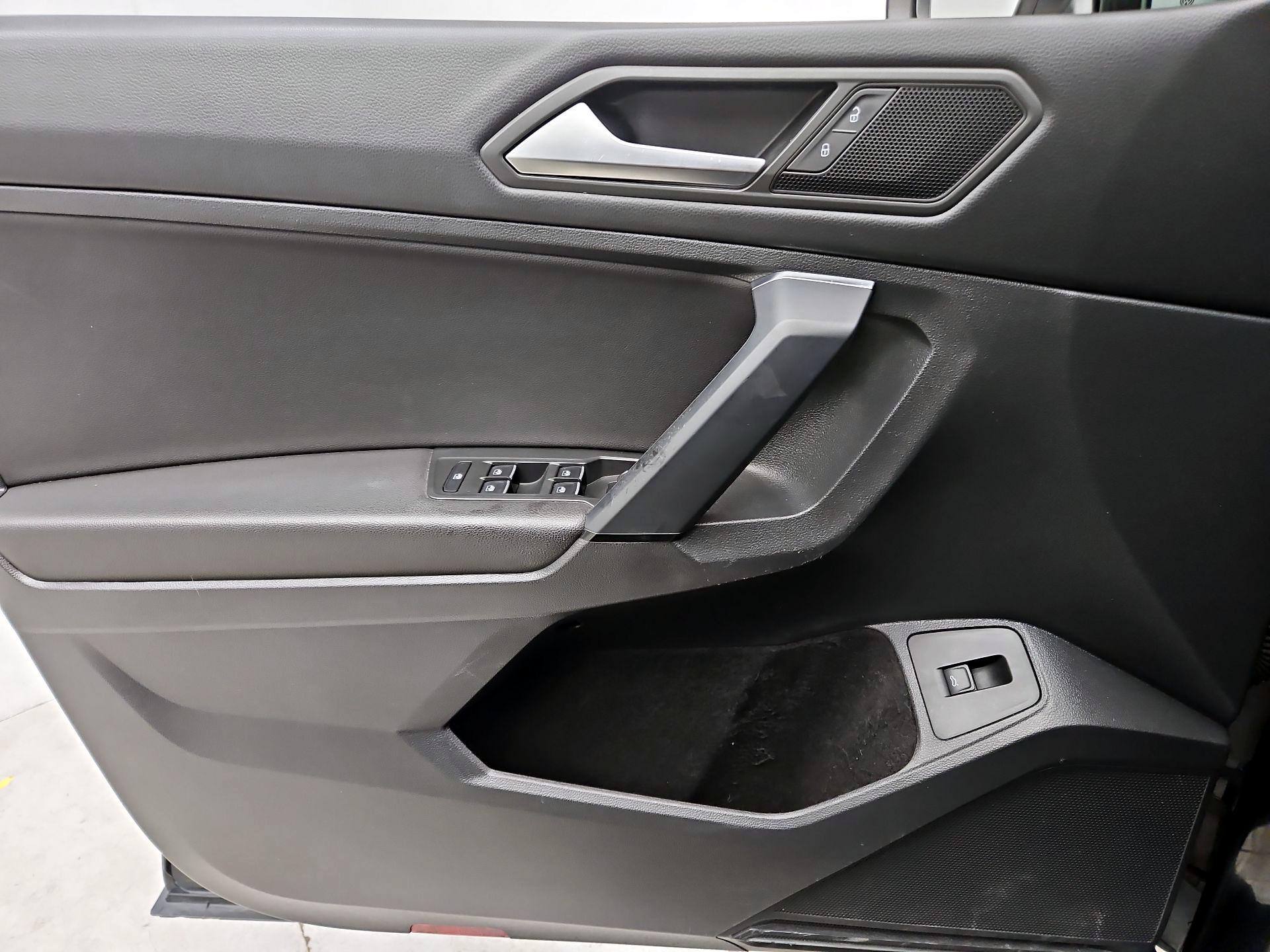 Thumbnail: 2019 Volkswagen Tiguan - 12