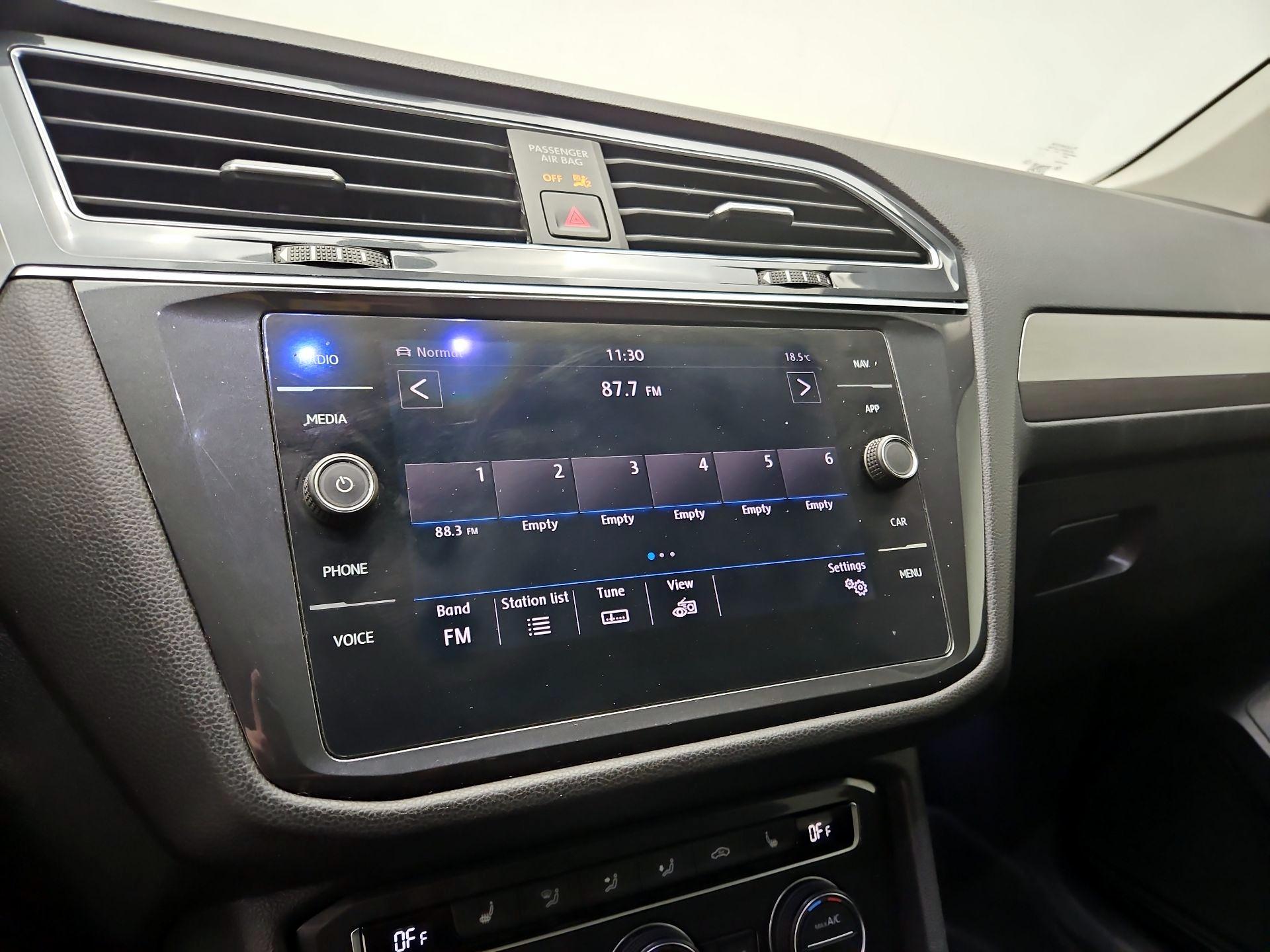 Thumbnail: 2019 Volkswagen Tiguan - 16